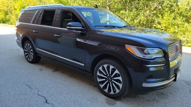 Used 2022 Lincoln Navigator Reserve L with VIN 5LMJJ3LT1NEL06992 for sale in Highland Park, IL