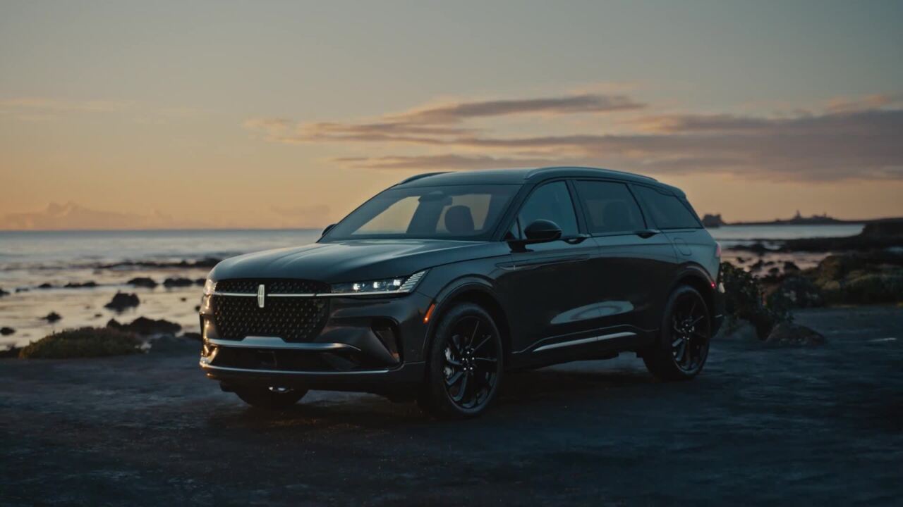 Lincoln reveals redesigned Nautilus SUV for model year 2024