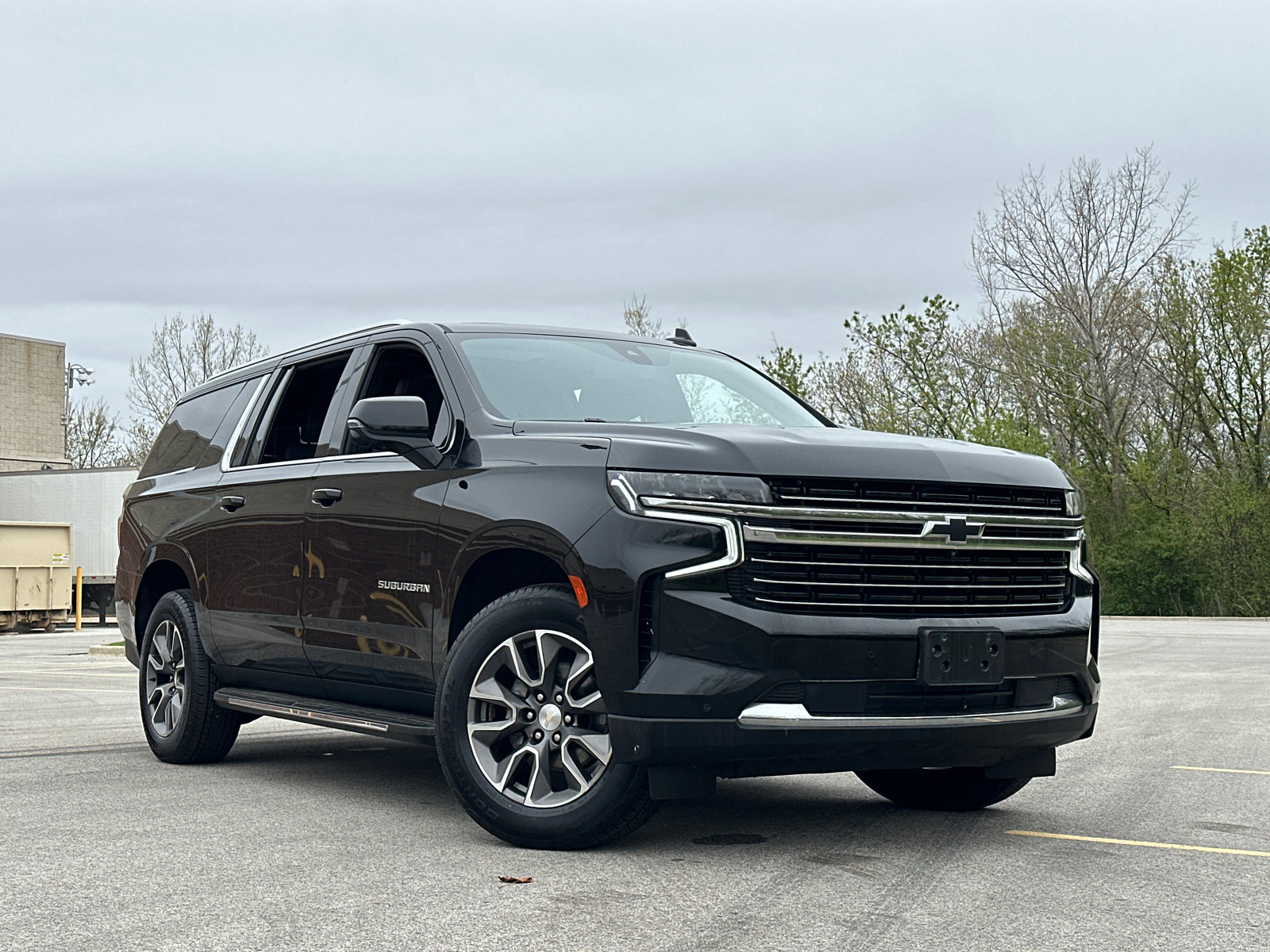 Used 2022 Chevrolet Suburban LT with VIN 1GNSKCKDXNR326404 for sale in Highland Park, IL