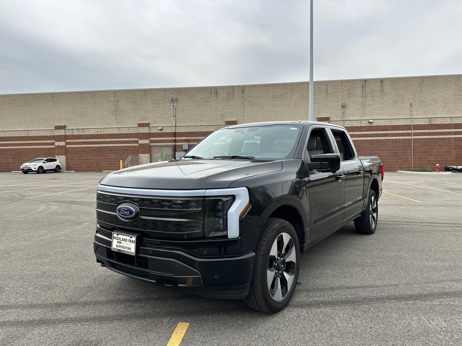 2023 Ford F-150 Lightning Platinum photo 4