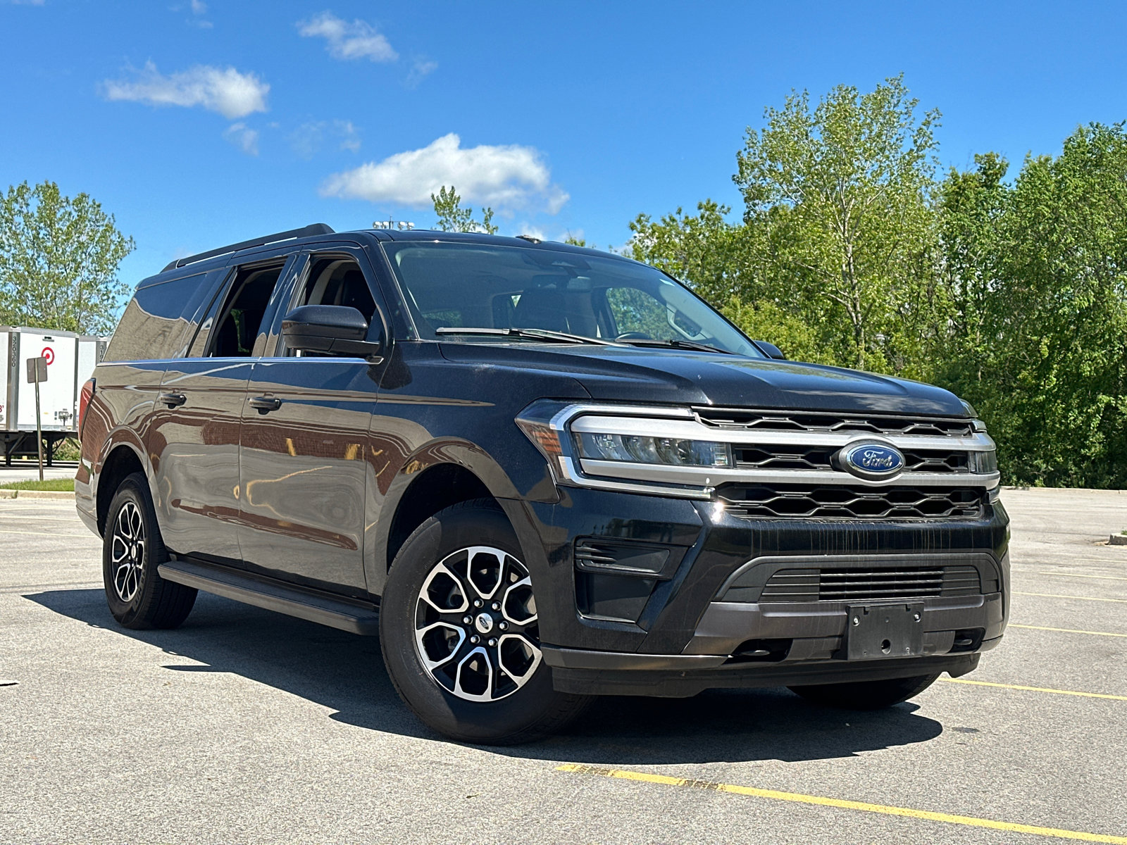 Used 2022 Ford Expedition XLT with VIN 1FMJK1JT4NEA20576 for sale in Highland Park, IL