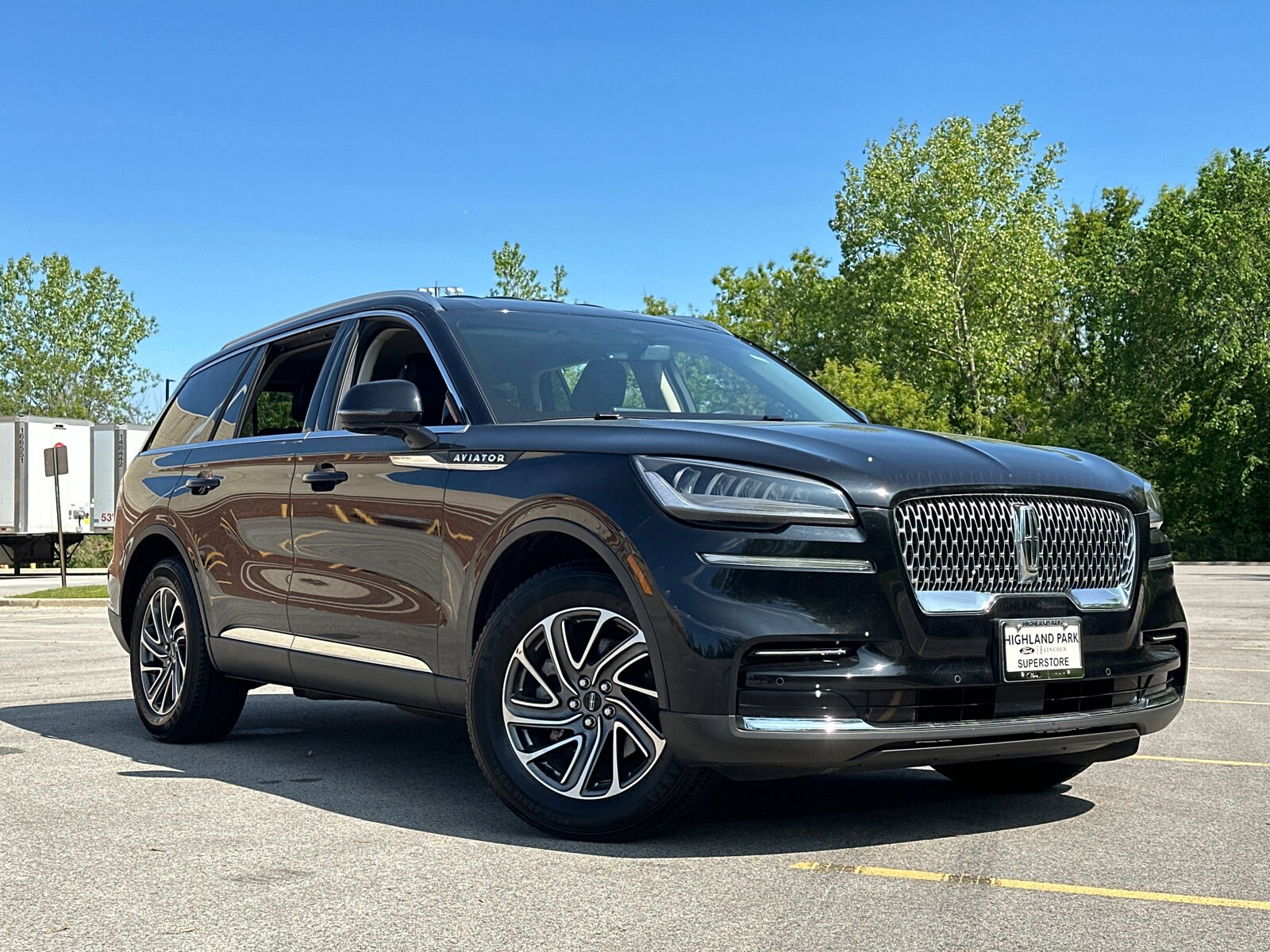 2023 Lincoln Aviator photo 2