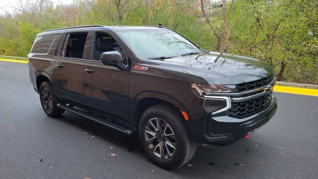 Used 2022 Chevrolet Suburban Z71 with VIN 1GNSKDKD7NR258911 for sale in Highland Park, IL