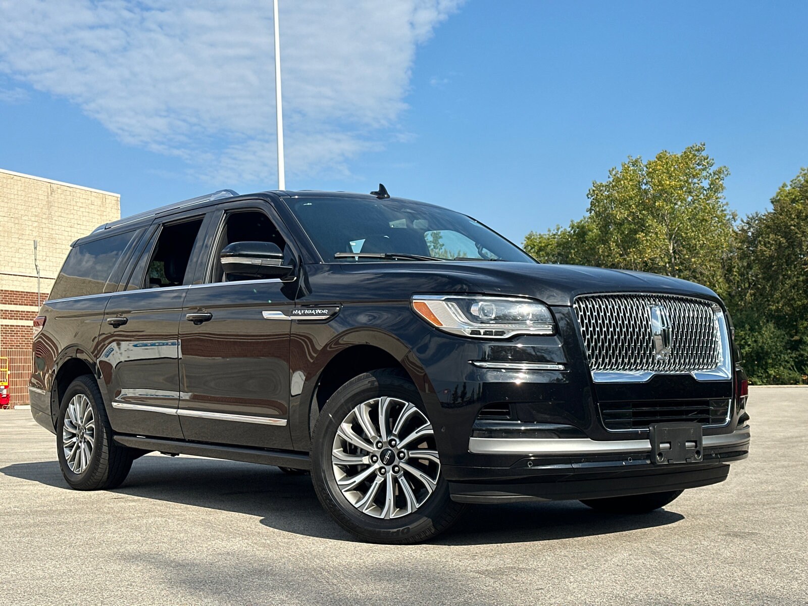 2024 Lincoln Navigator L Premiere photo 2