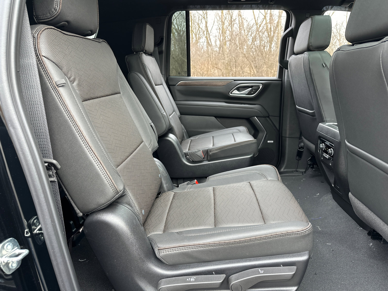 Used 2024 Chevrolet Suburban For Sale at Highland Park Lincoln | VIN:  1GNSKGKL6RR173184