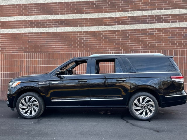 Used 2022 Lincoln Navigator Reserve L with VIN 5LMJJ3LT8NEL18170 for sale in Highland Park, IL