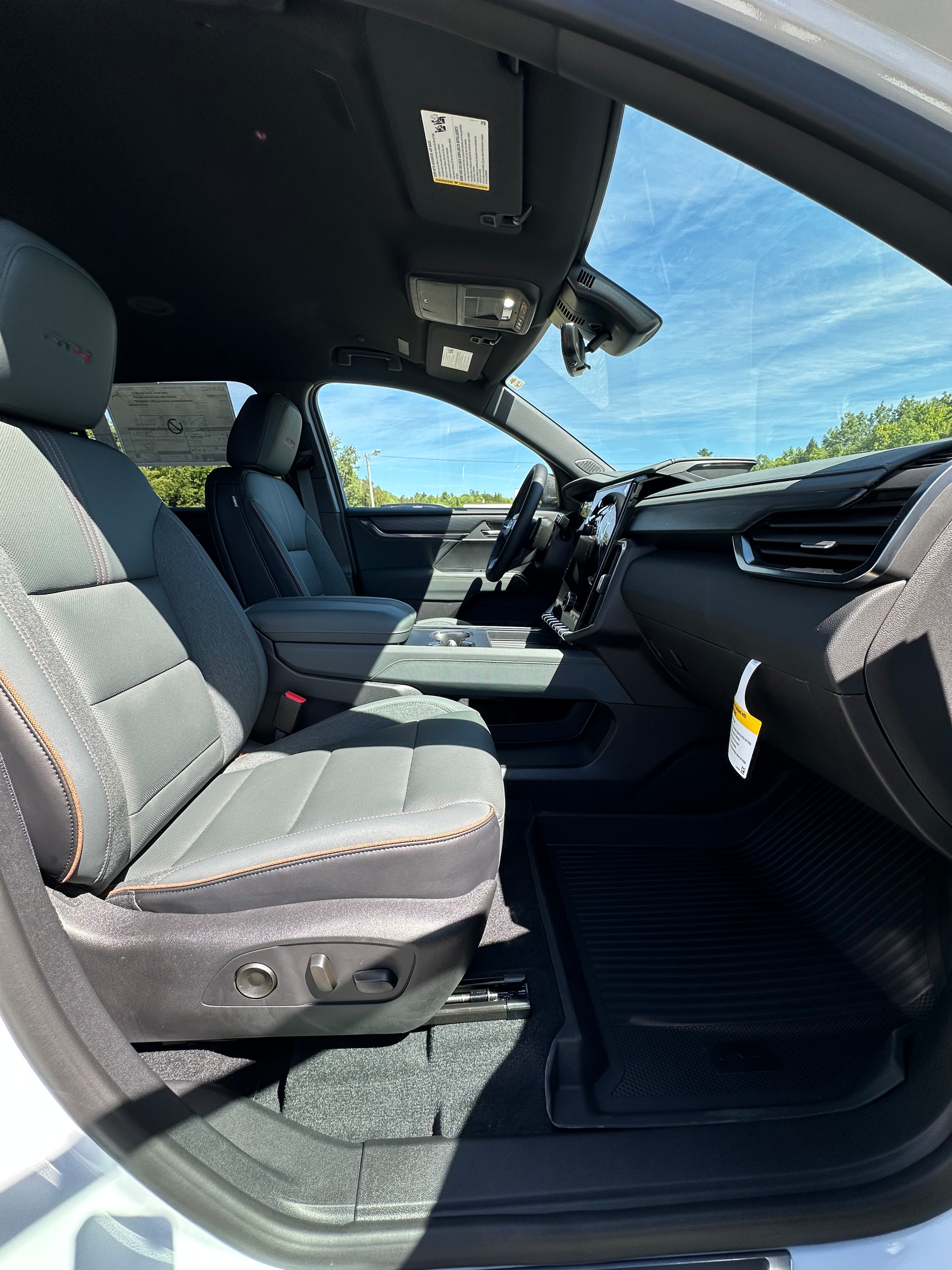 2026 GMC Acadia AT4 - Photo 29