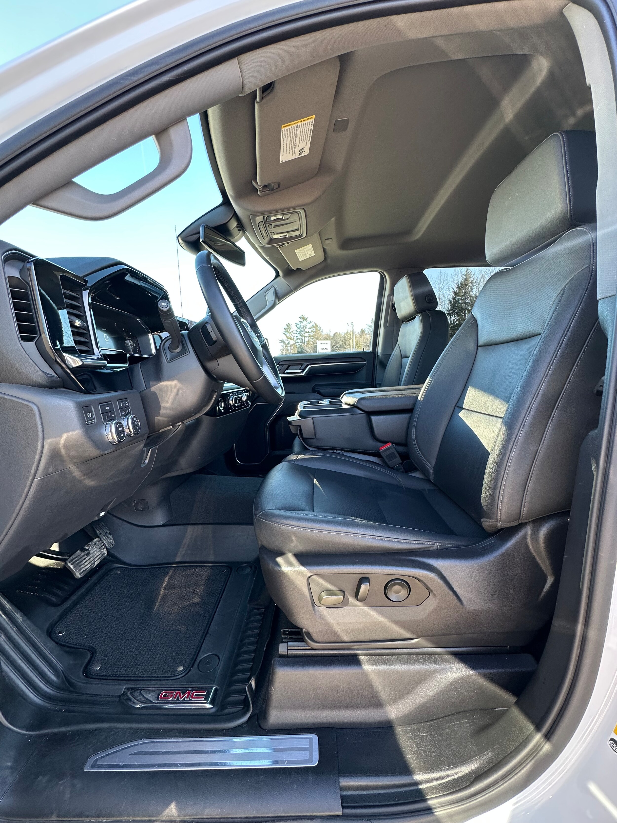 2024 GMC Sierra 1500 SLT - Photo 9