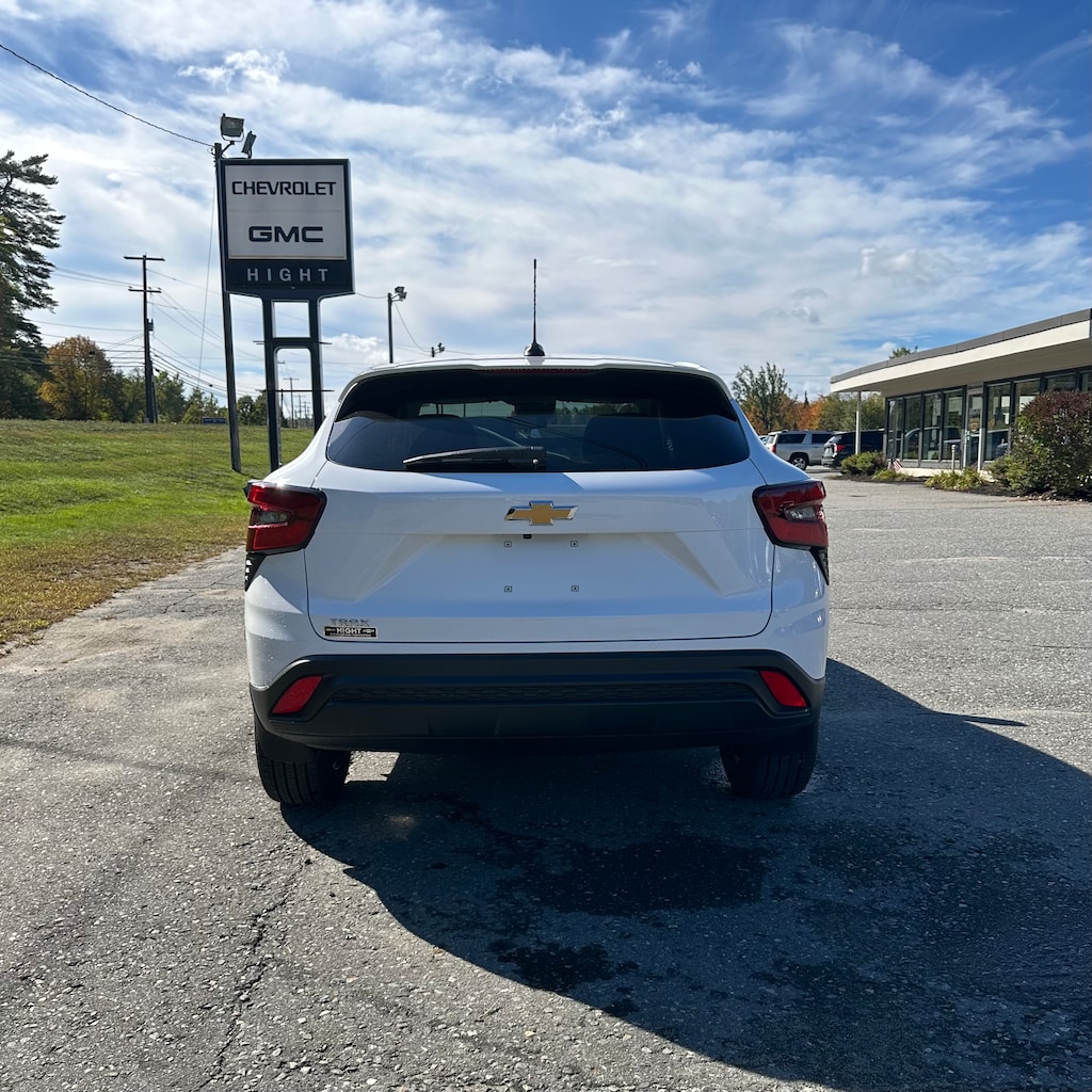 New 2026 Chevrolet Trax LS SUV