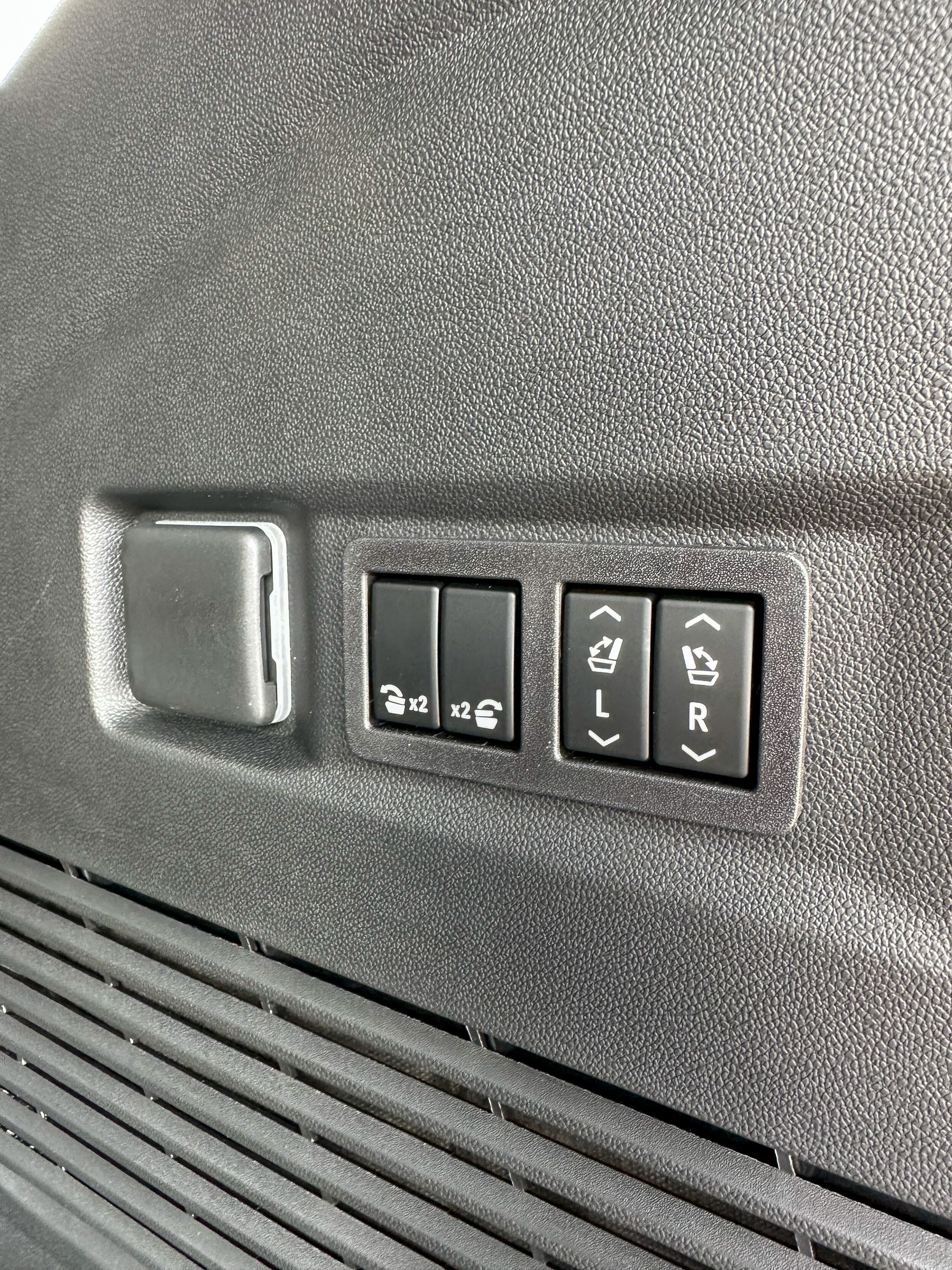 2026 Chevrolet Tahoe LT - Photo 33