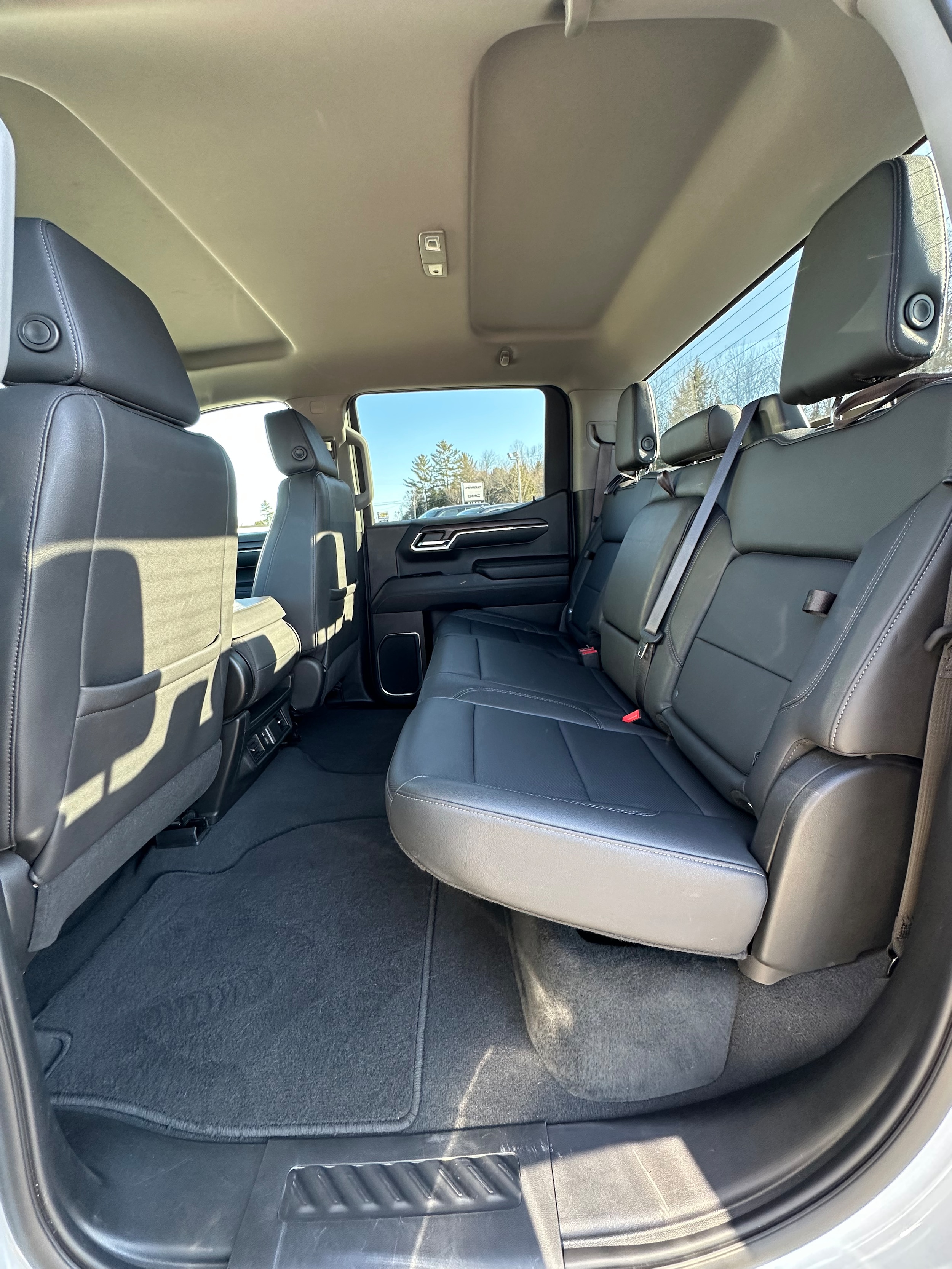 2024 GMC Sierra 1500 SLT - Photo 17