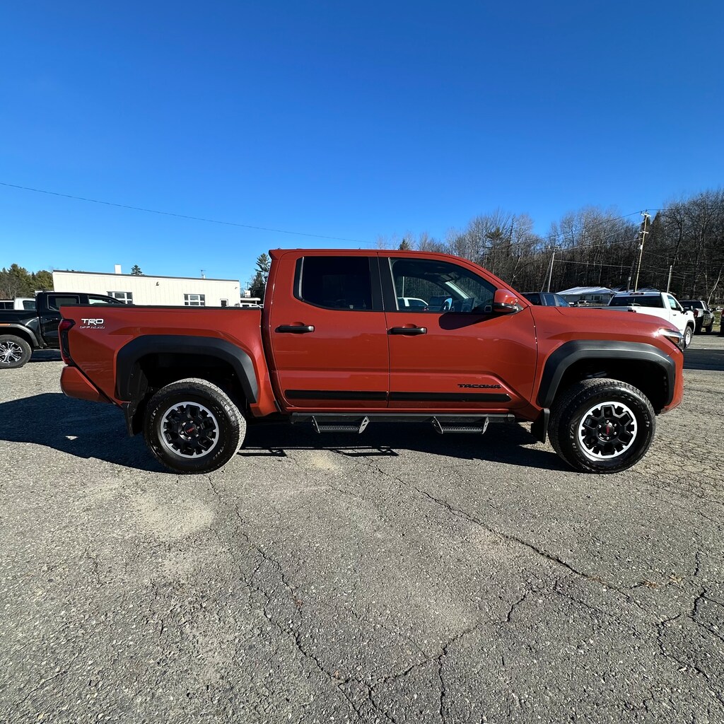 Used 2025 Toyota Tacoma 4WD SR Crew Cab Pickup
