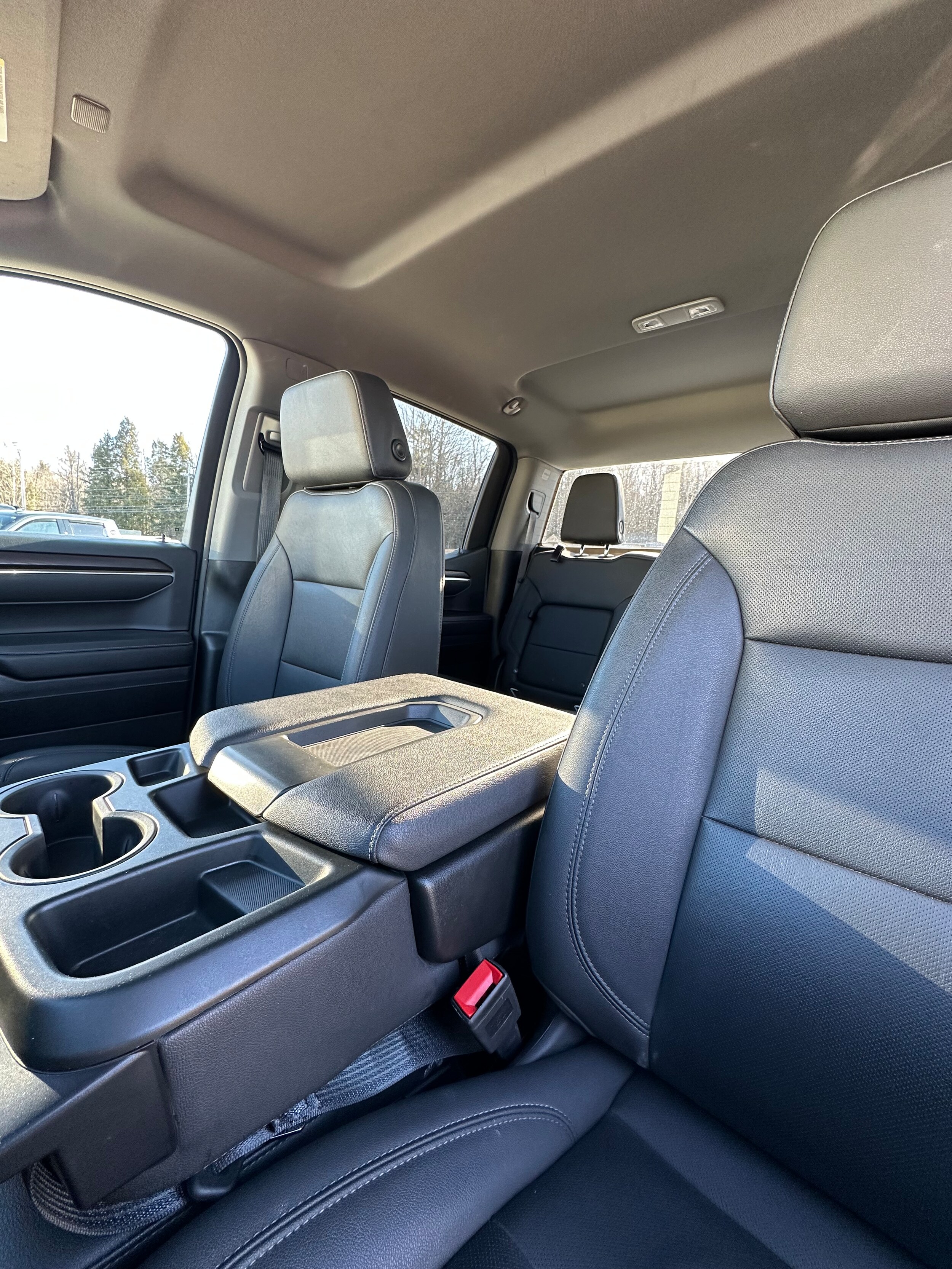 2024 GMC Sierra 1500 SLT - Photo 11