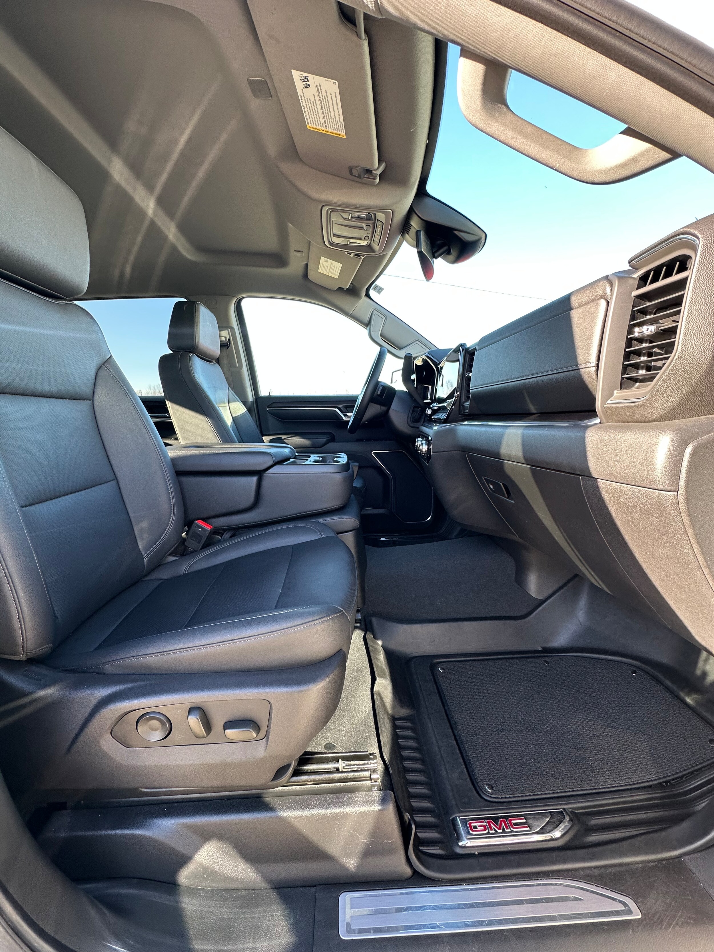 2024 GMC Sierra 1500 SLT - Photo 24