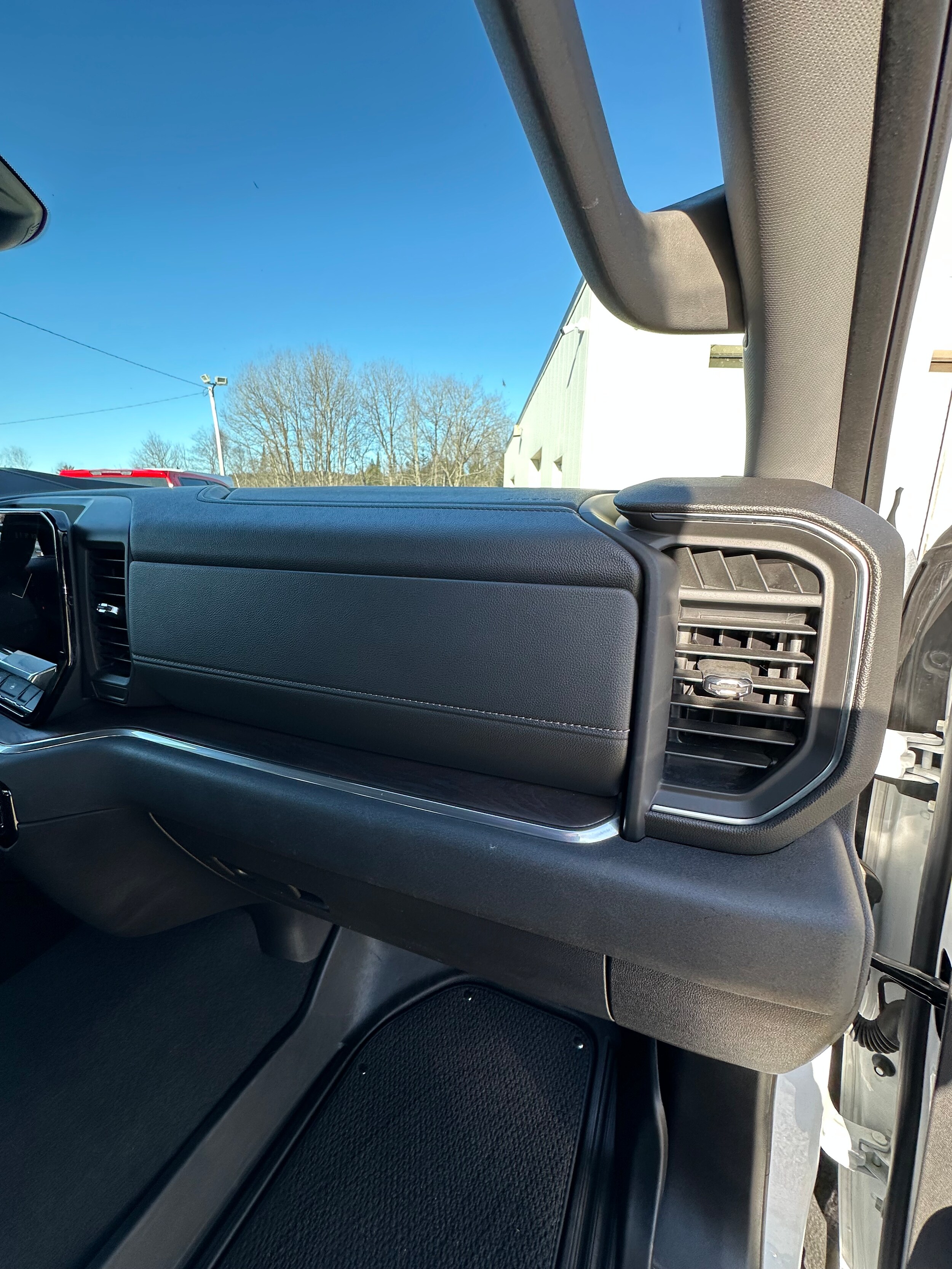 2024 GMC Sierra 1500 SLT - Photo 25