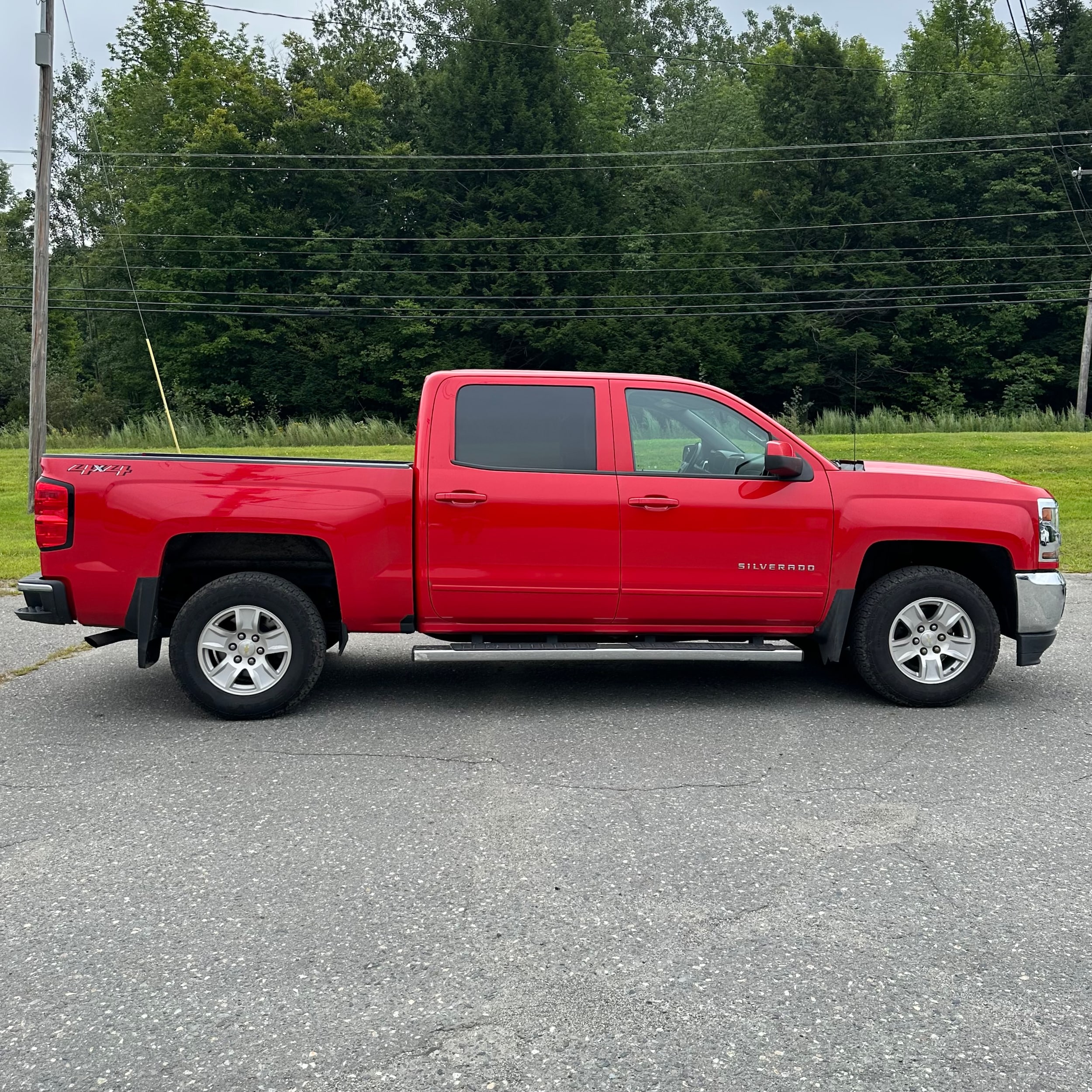 Used 2018 Chevrolet Silverado 1500 LT with VIN 3GCUKREC9JG511111 for sale in Farmington, ME