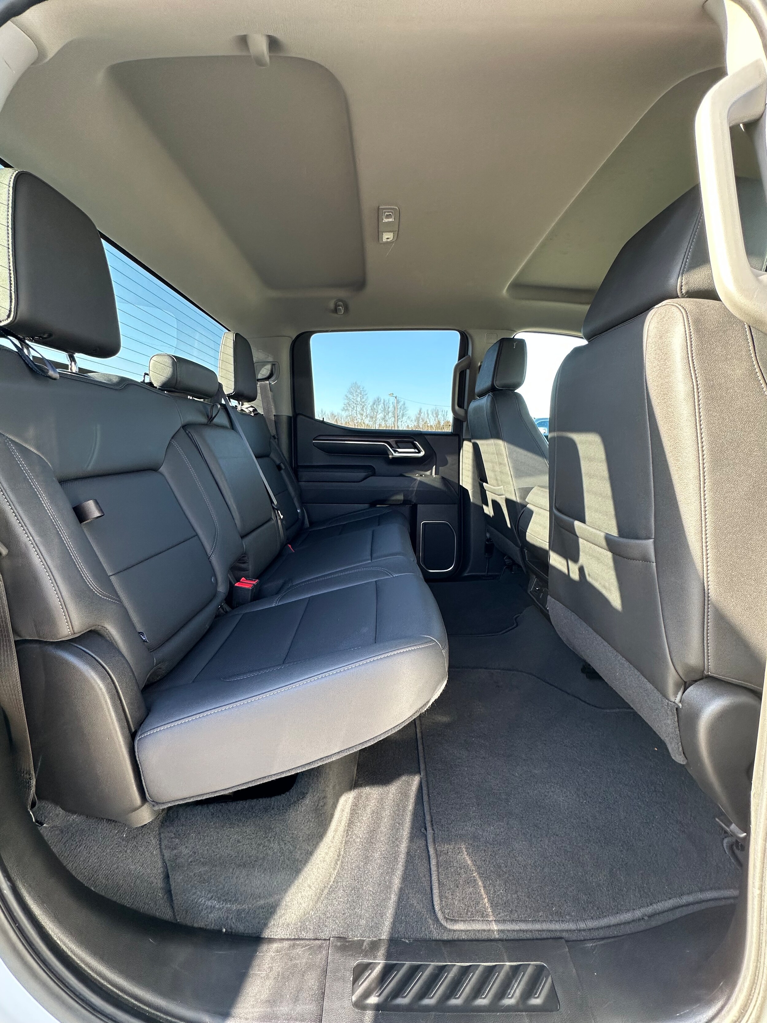 2024 GMC Sierra 1500 SLT - Photo 21