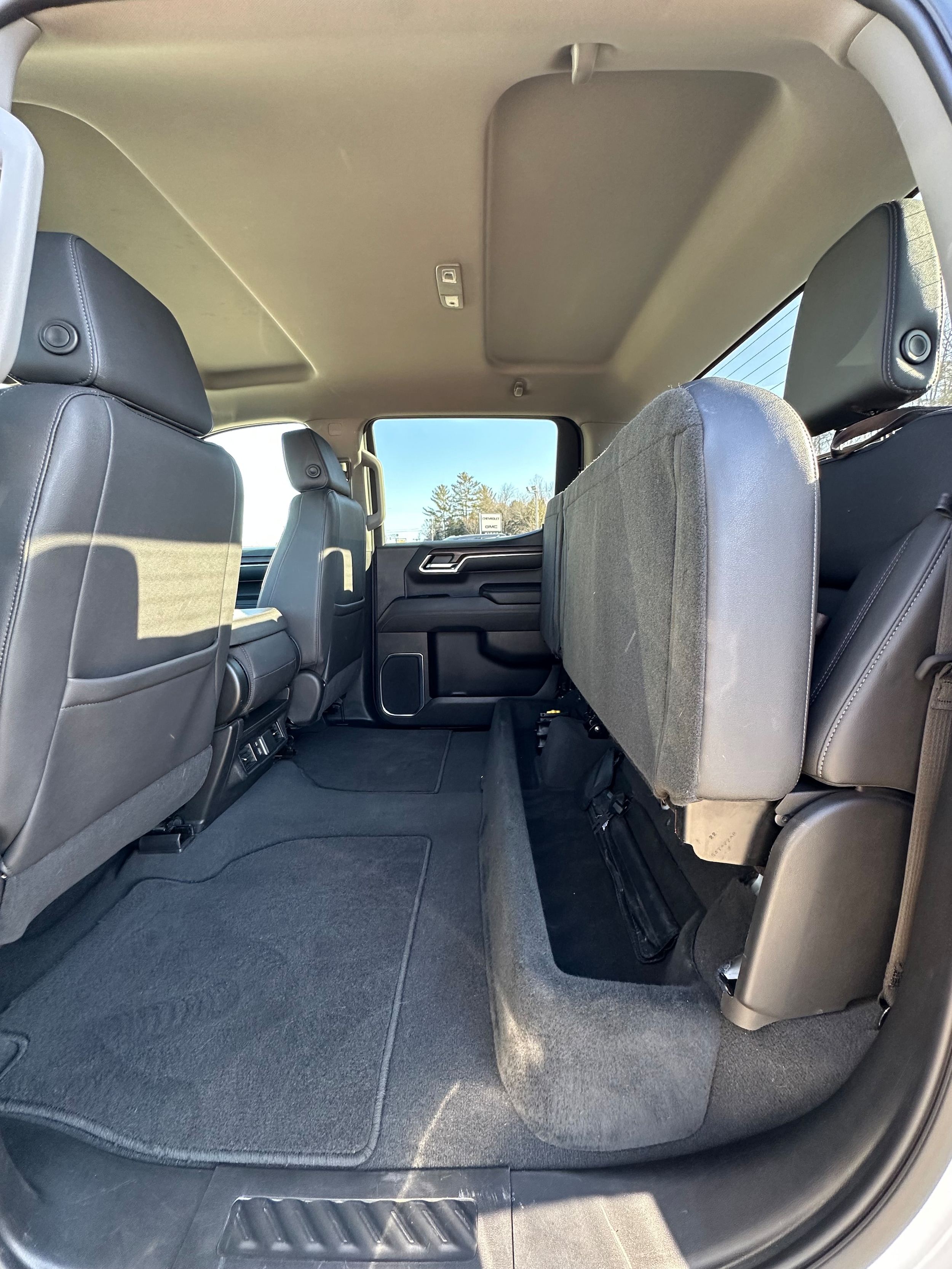2024 GMC Sierra 1500 SLT - Photo 19