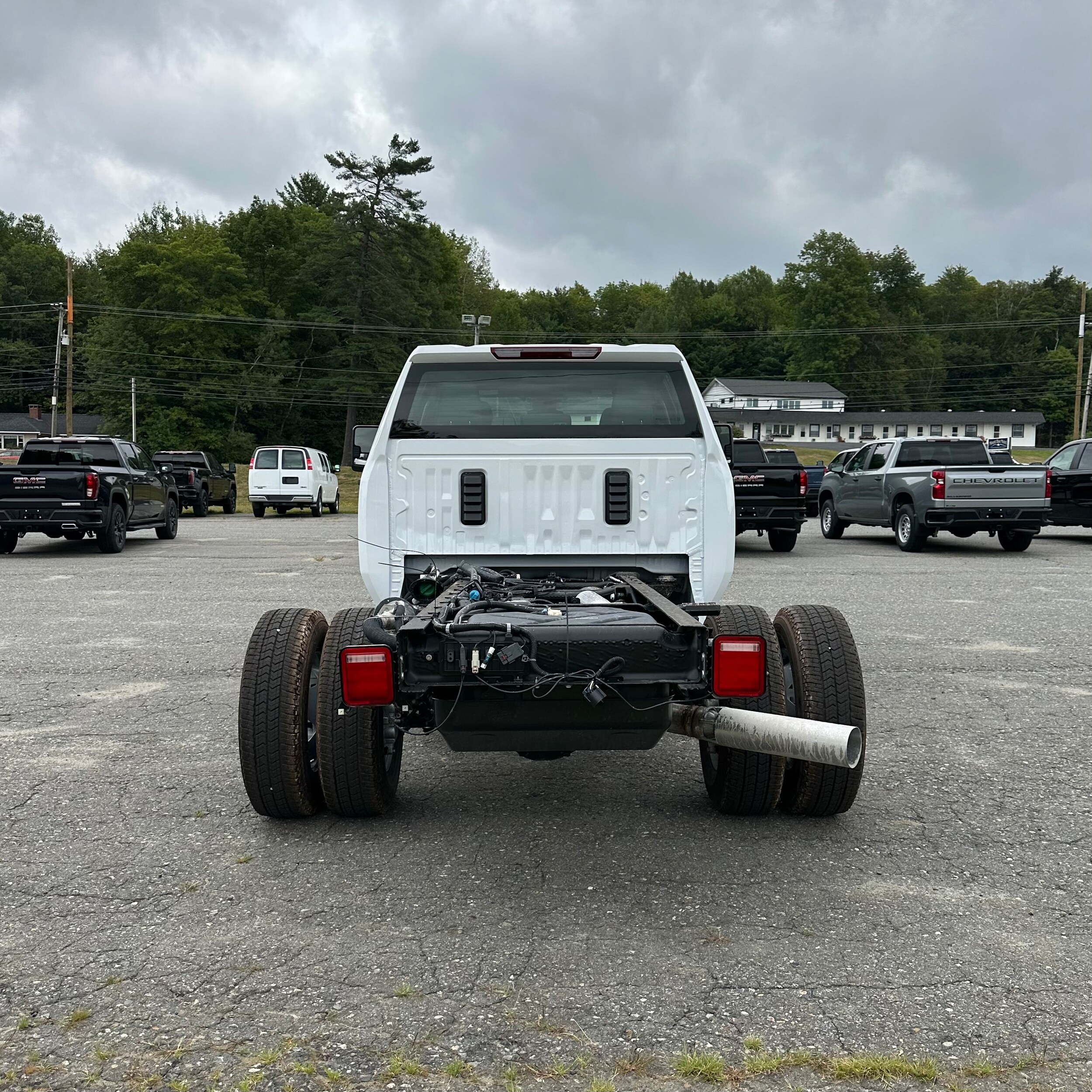 2025 Chevrolet Silverado 3500HD Work Truck photo 3