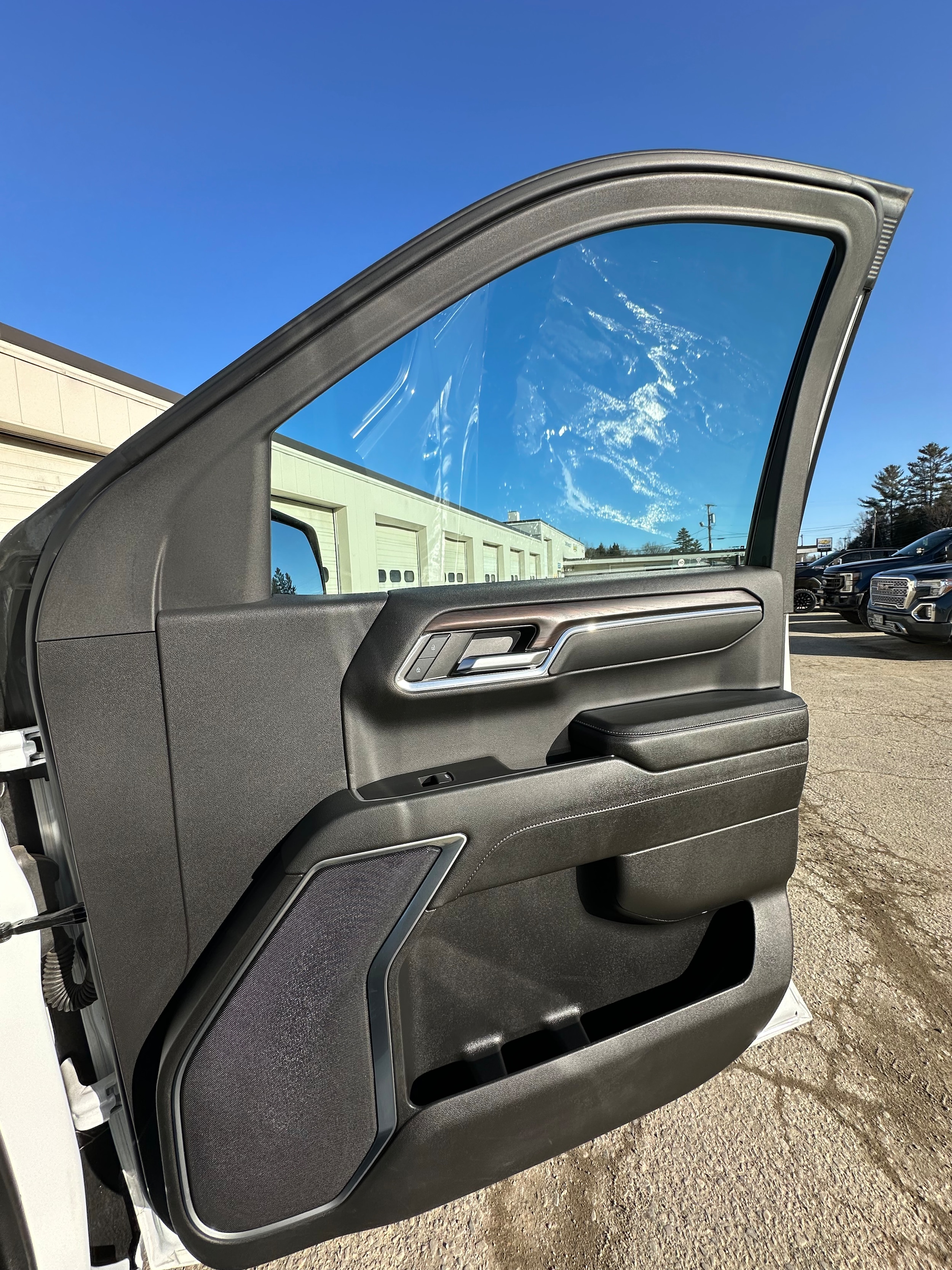 2024 GMC Sierra 1500 SLT - Photo 23