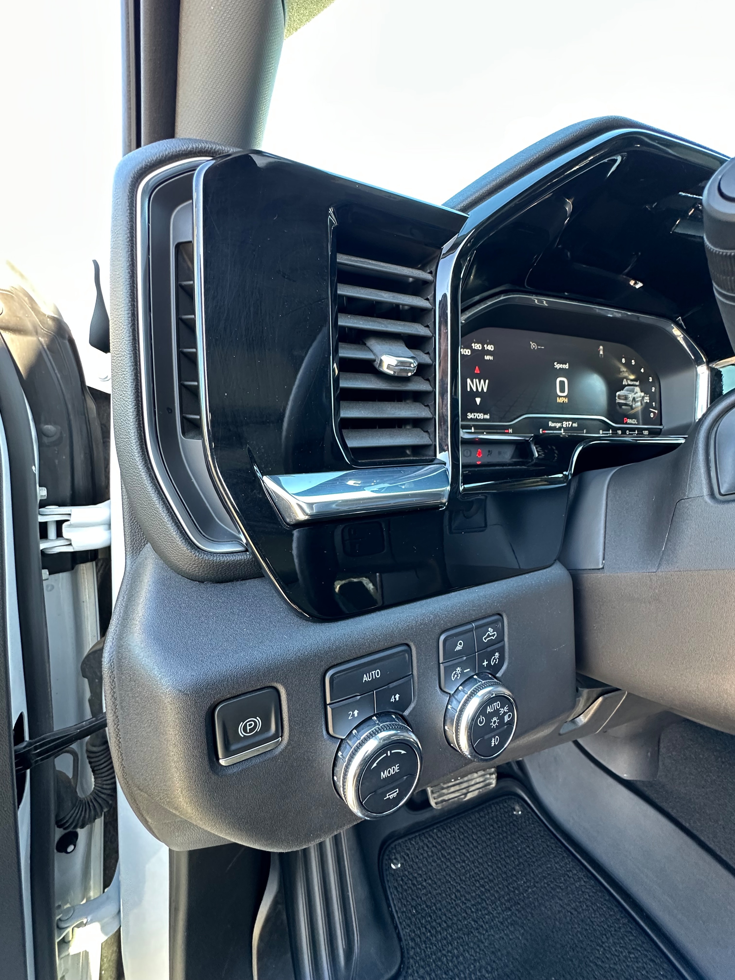 2024 GMC Sierra 1500 SLT - Photo 10