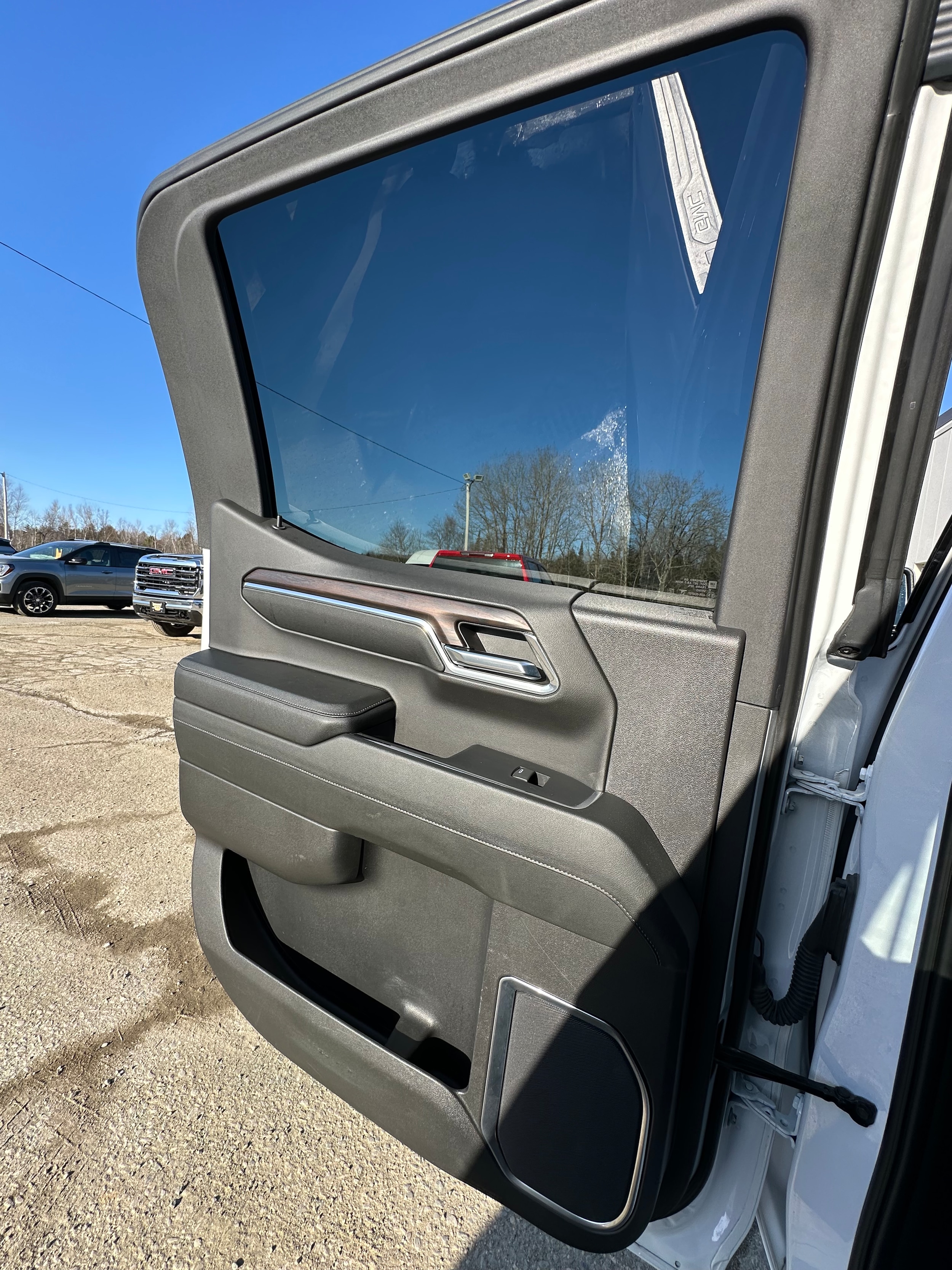 2024 GMC Sierra 1500 SLT - Photo 16