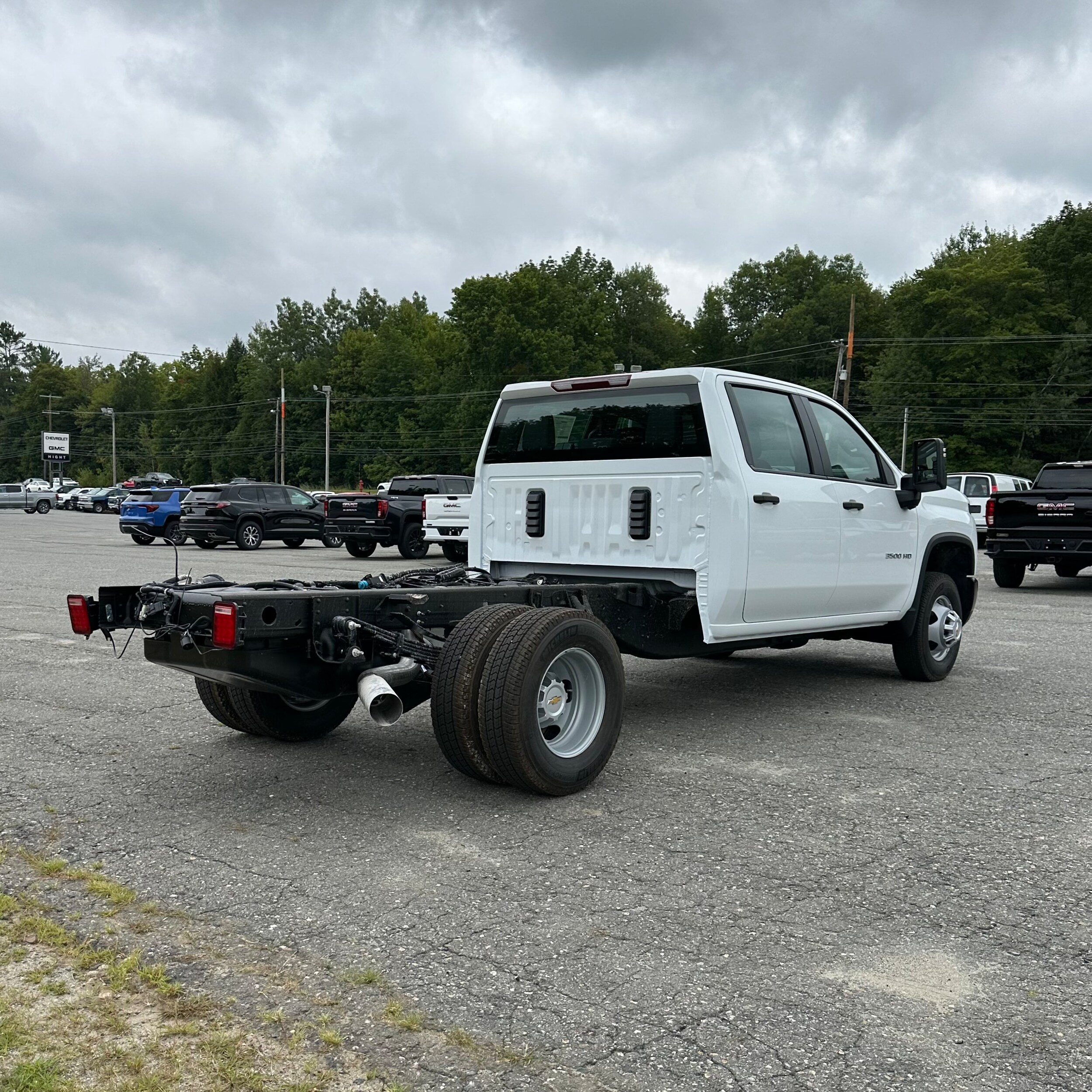 2025 Chevrolet Silverado 3500HD Work Truck photo 2