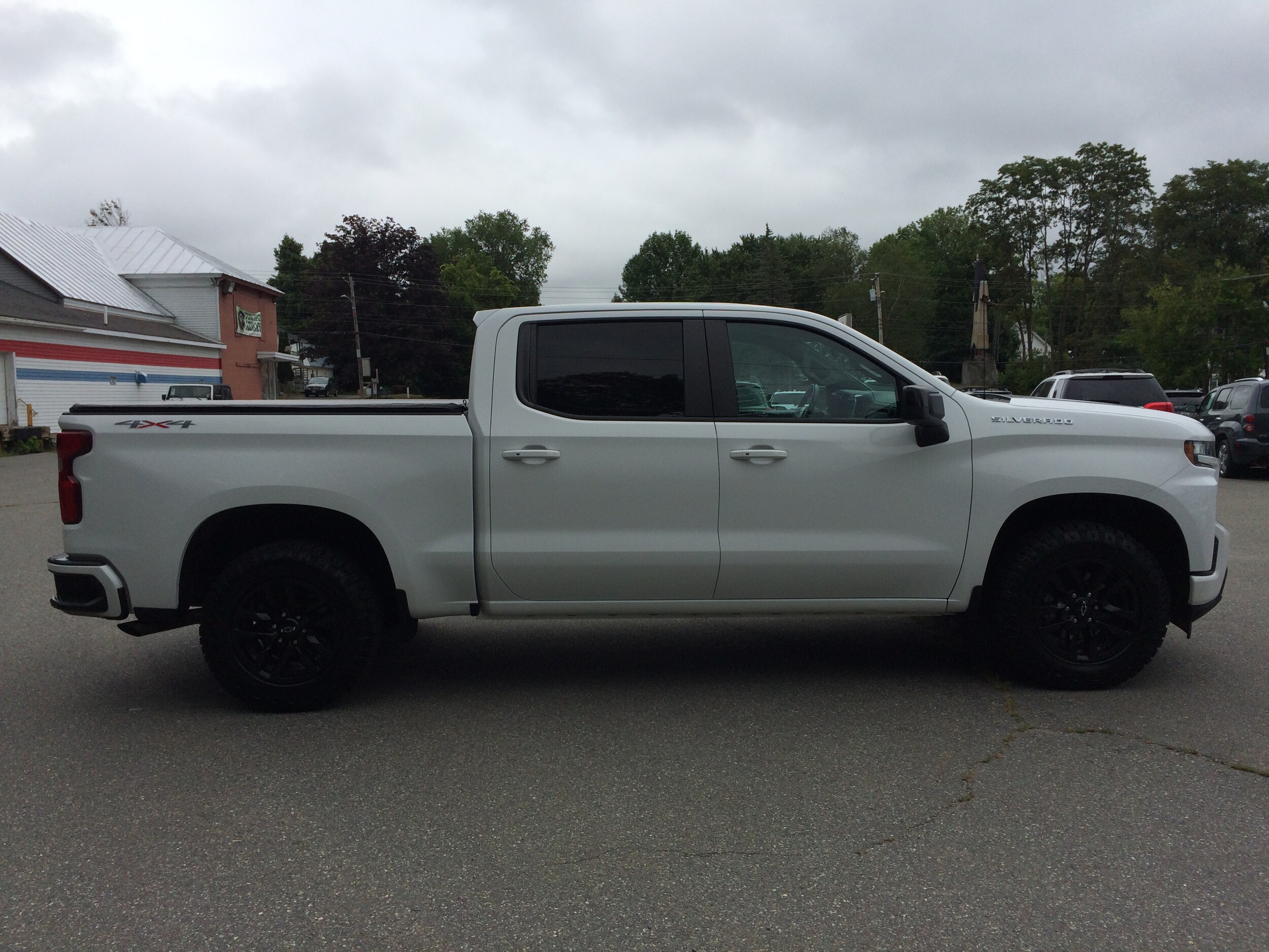 2019 Chevrolet Silverado 1500 RST photo 2