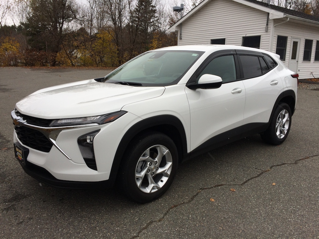 Used 2025 Chevrolet Trax LS SUV