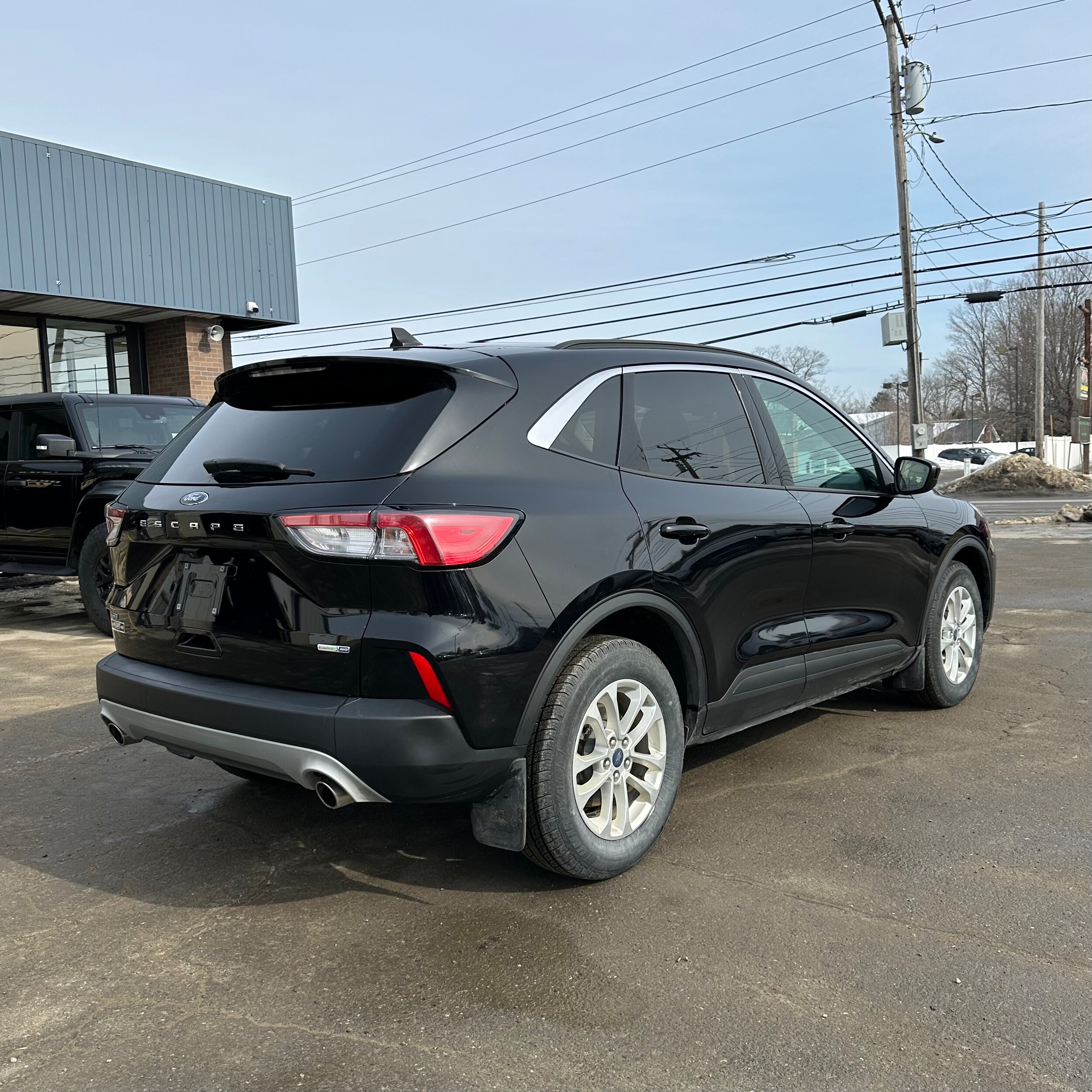 2020 Ford Escape SE photo 2
