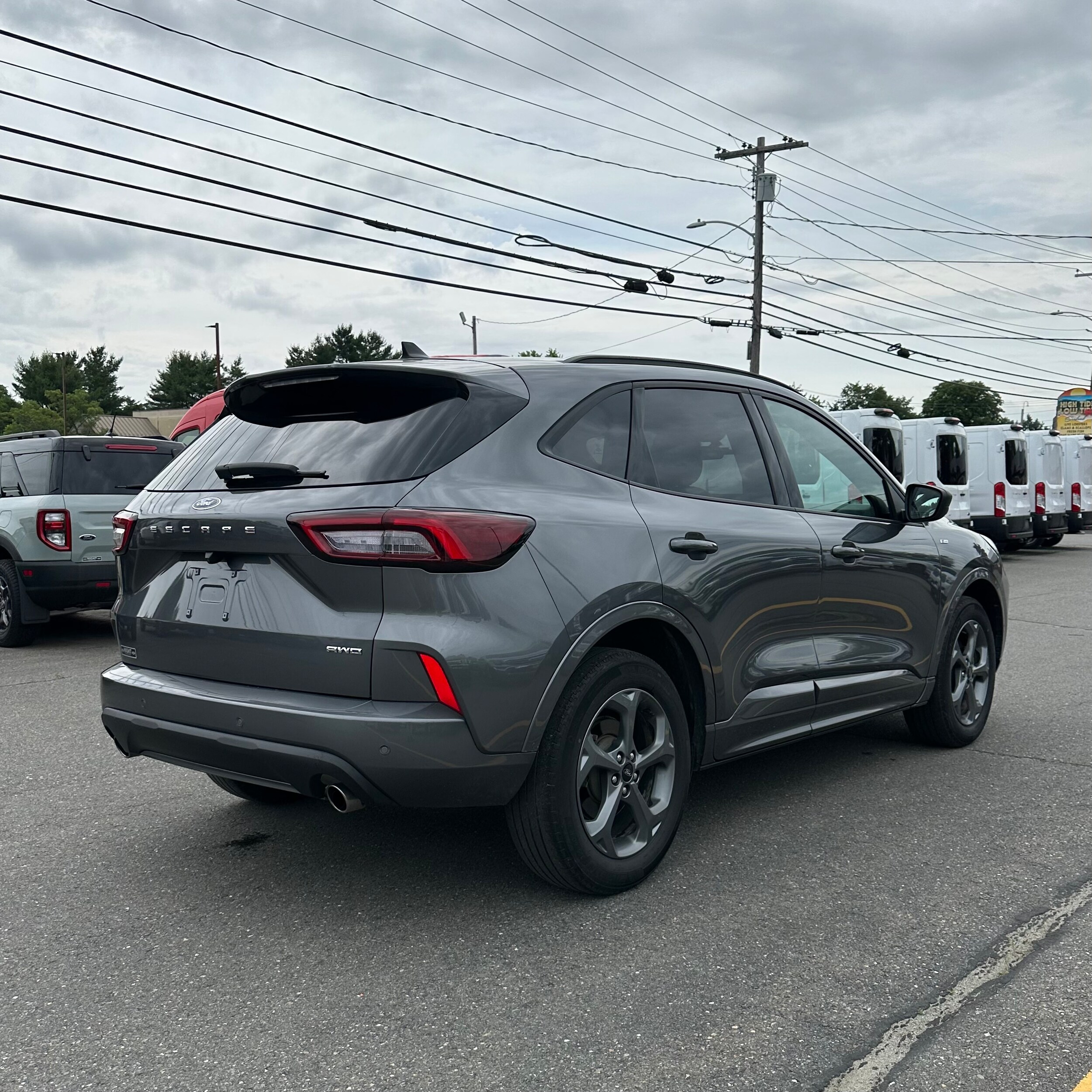 2023 Ford Escape ST-Line photo 2