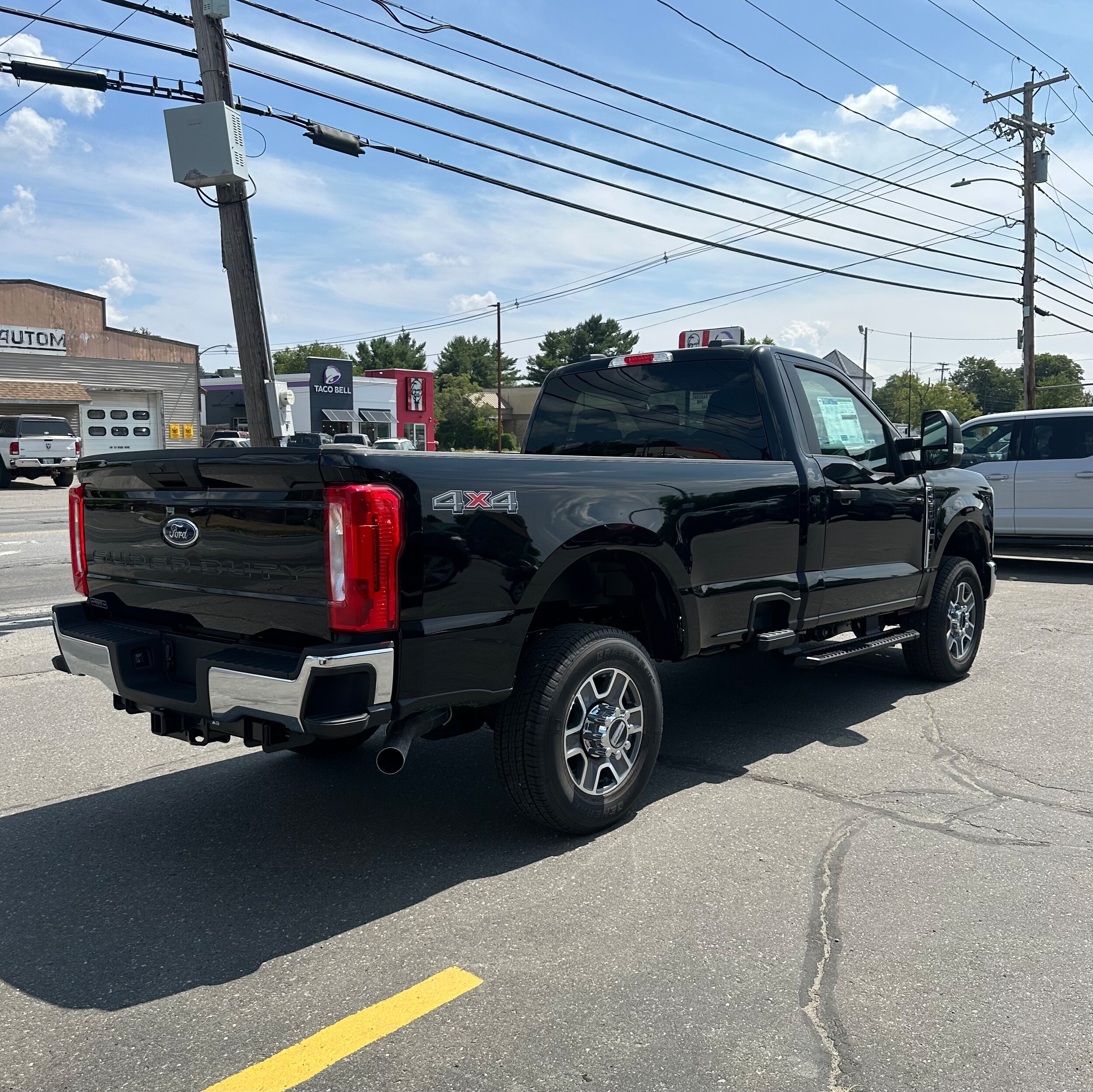 2025 Ford F-350 XLT photo 2