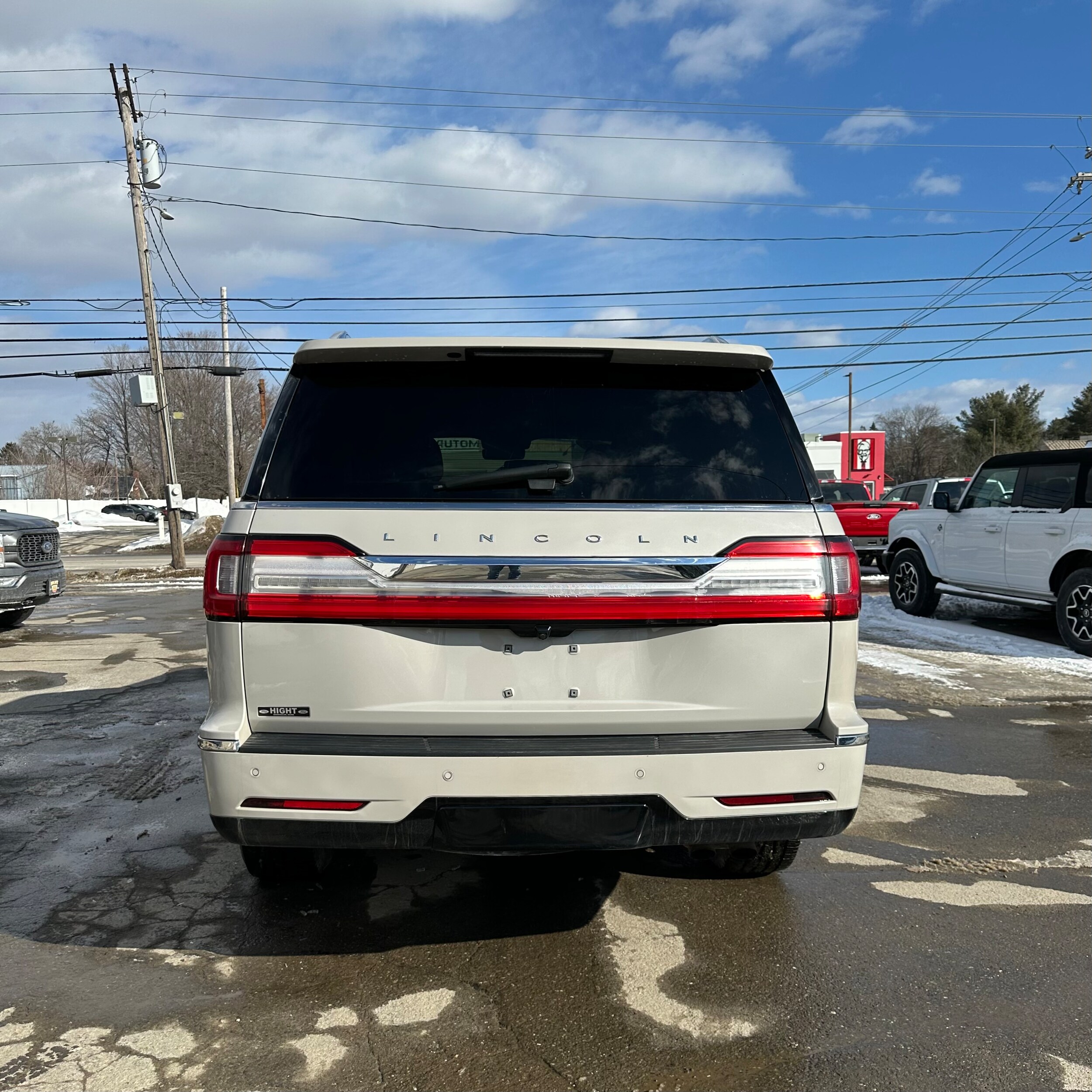 2019 Lincoln Navigator Standard photo 2