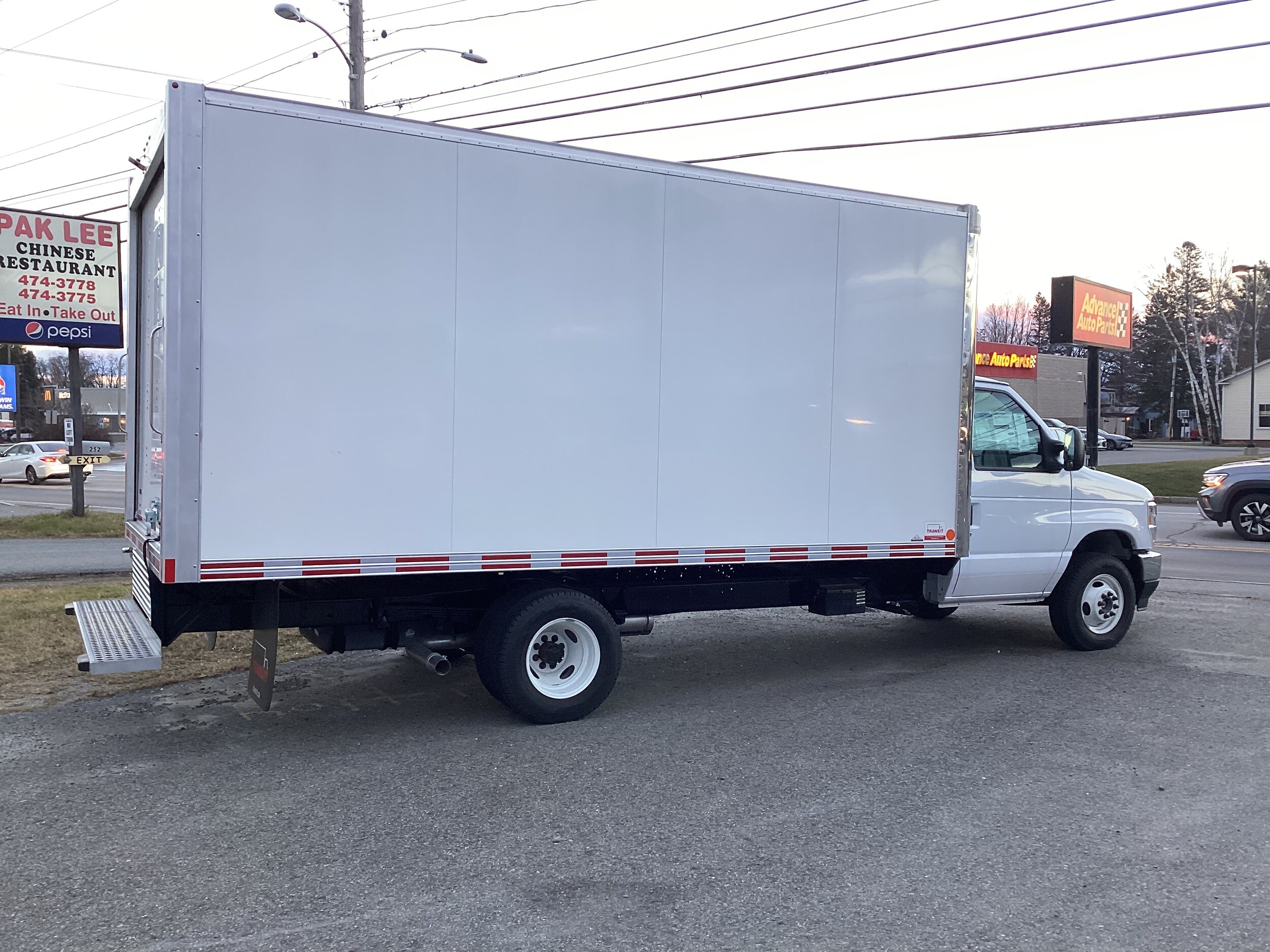 2024 Ford E-450 photo 3