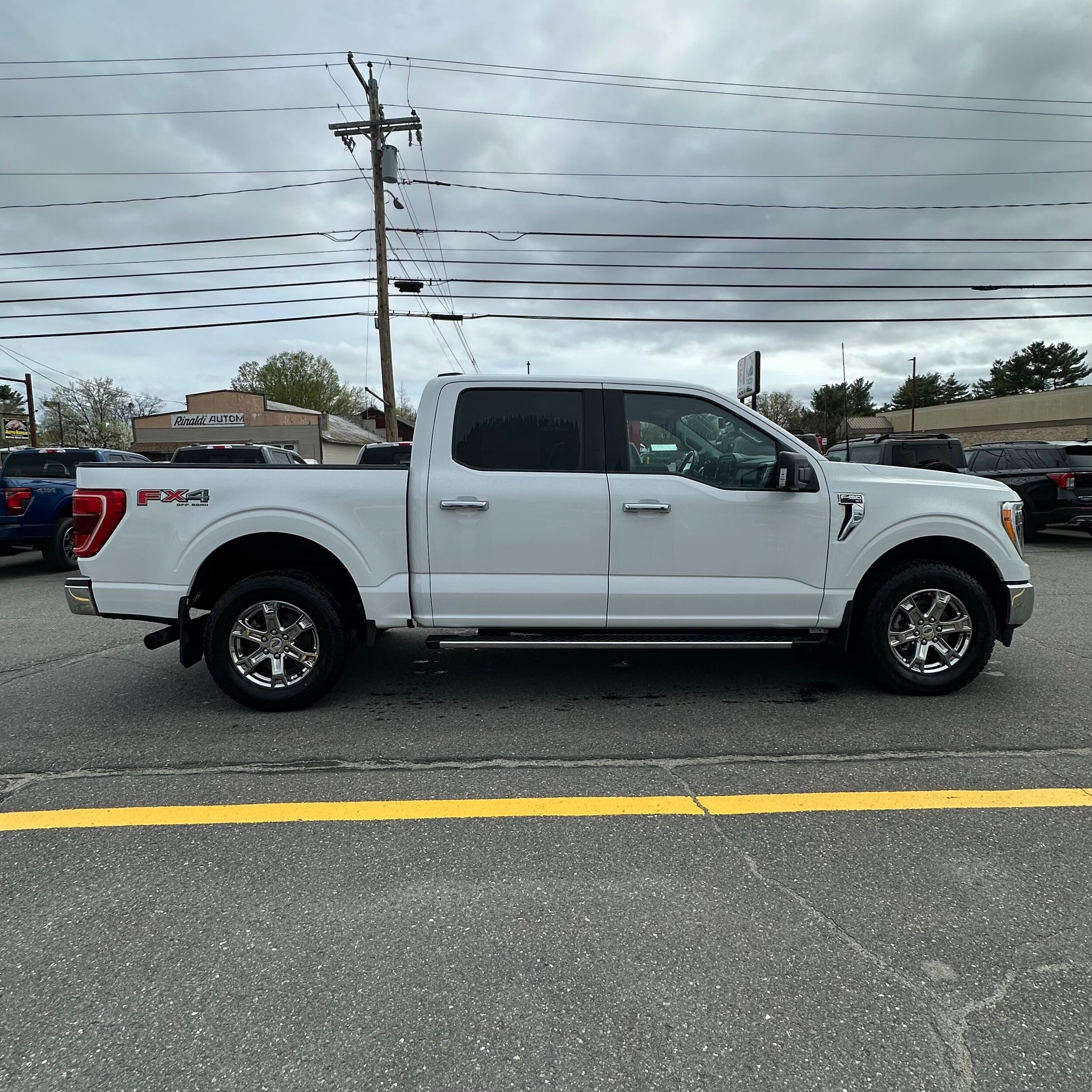 2021 Ford F-150 XLT photo 2