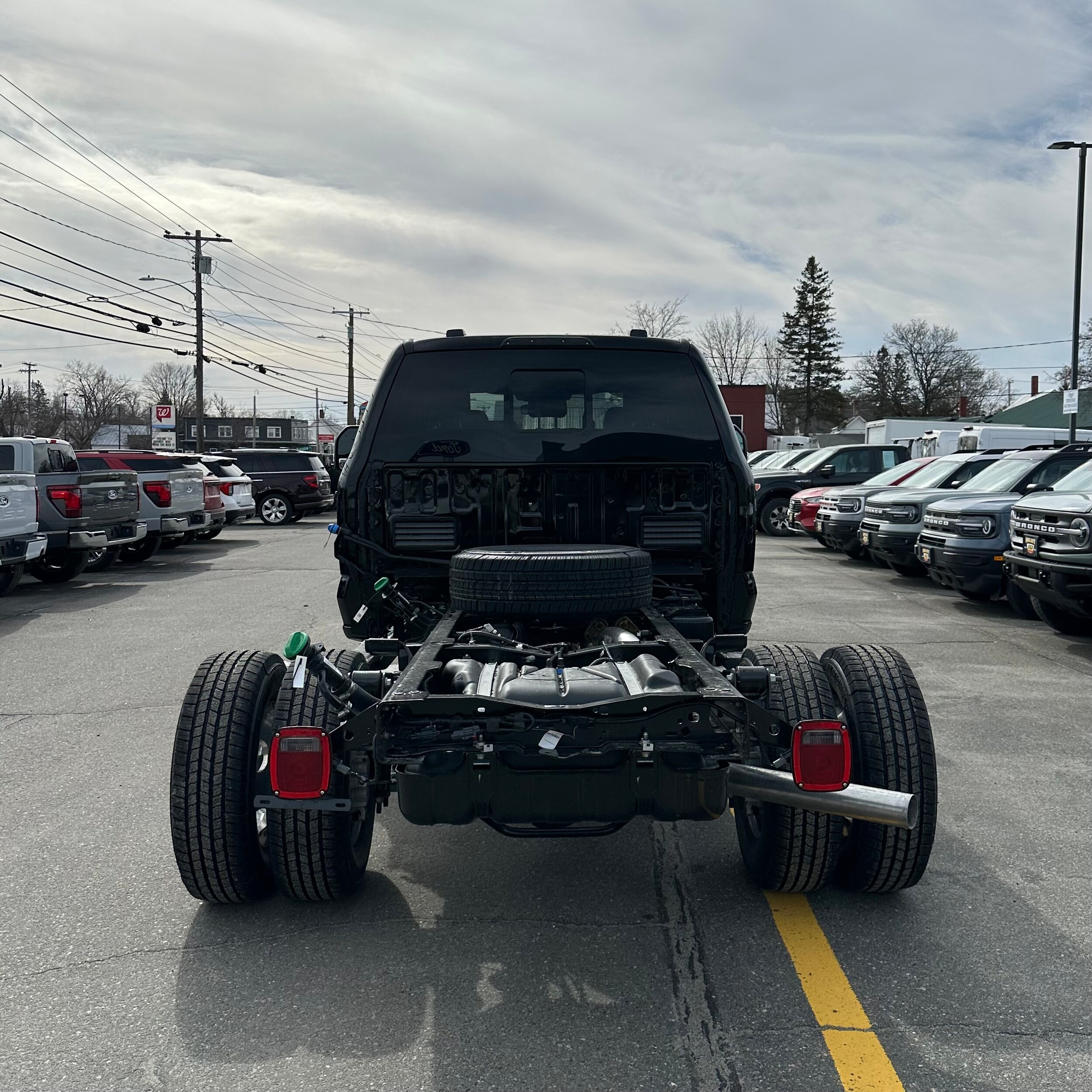 2025 Ford F-350 photo 2