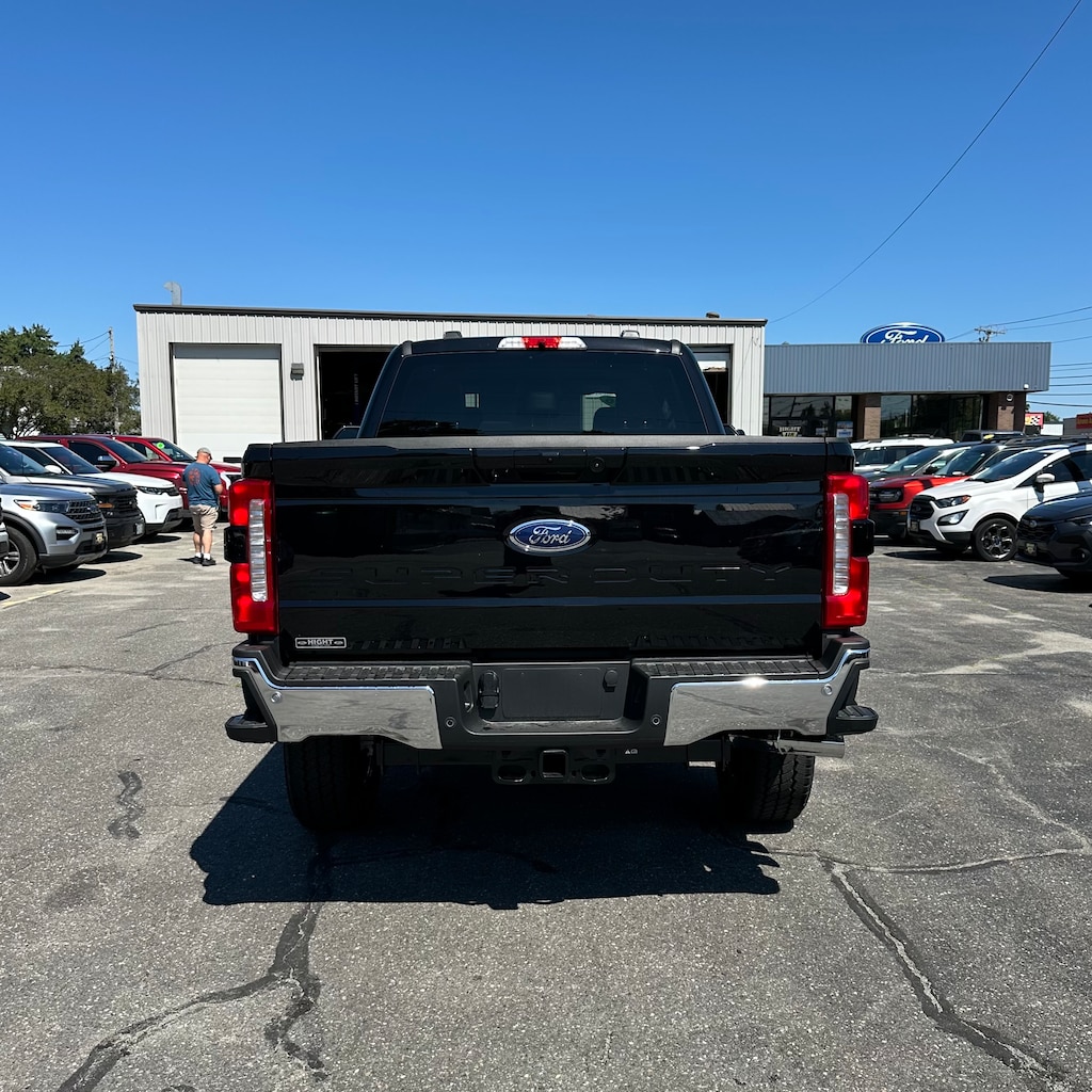 New 2026 Ford Super Duty F-350® Lariat® TRUCK