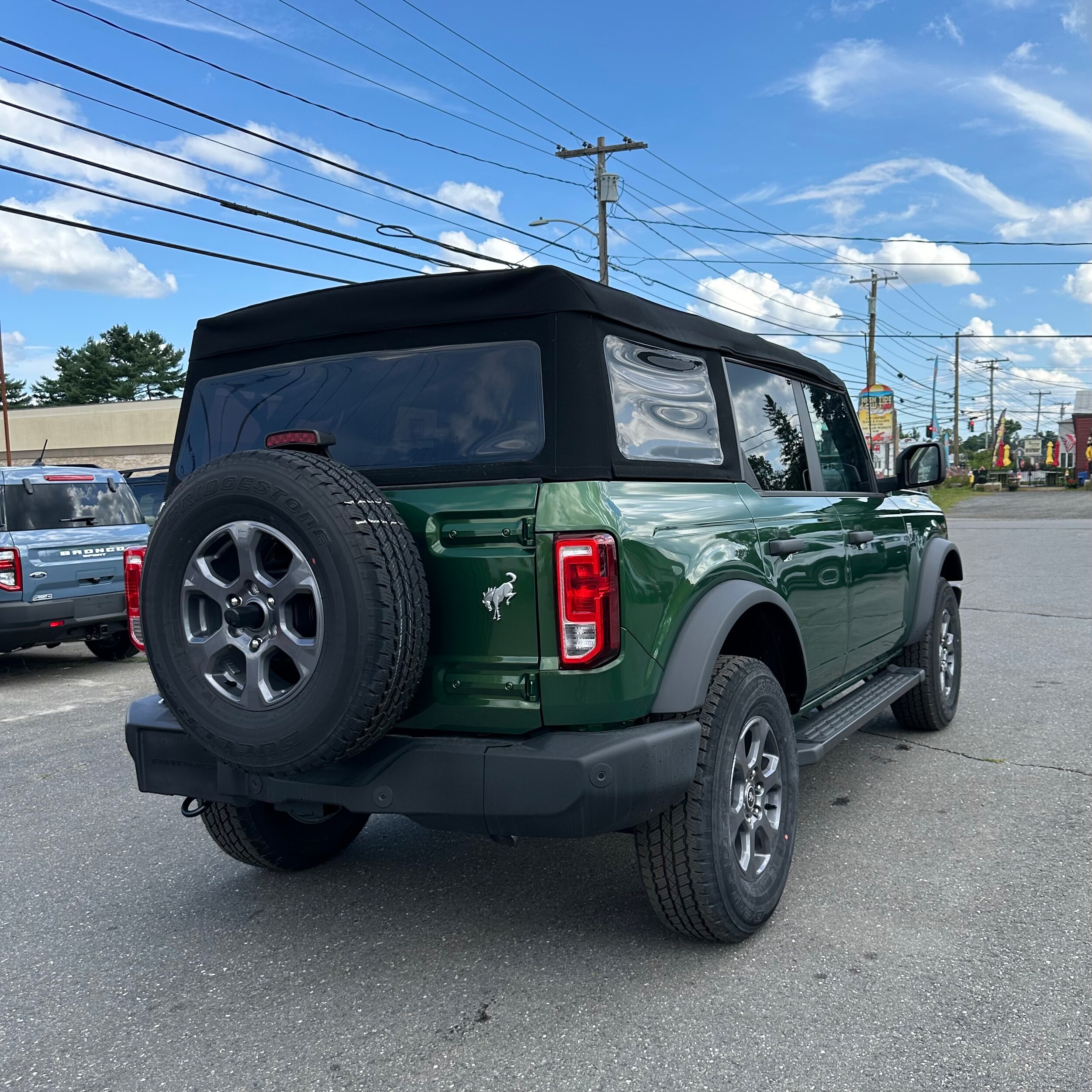 2024 Ford Bronco Big Bend photo 2