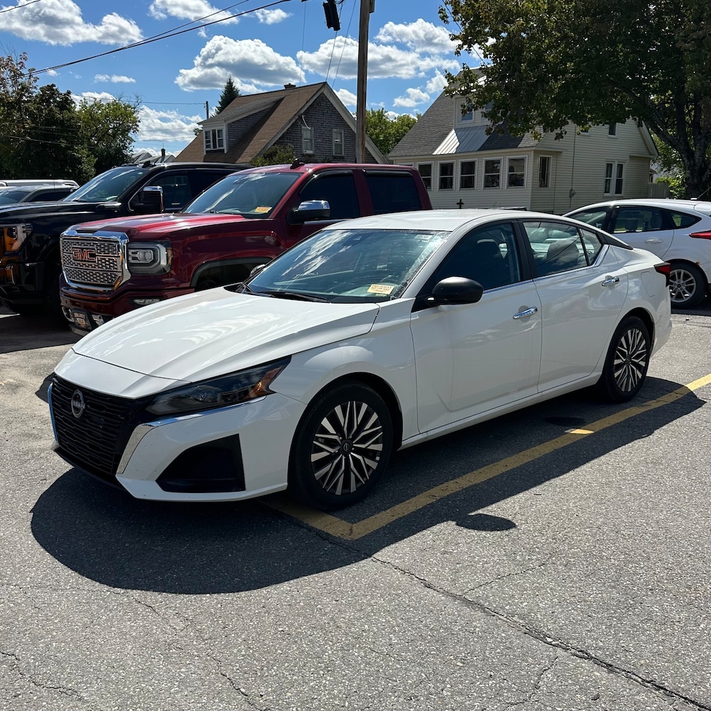 Used 2025 Nissan Altima SV Sedan