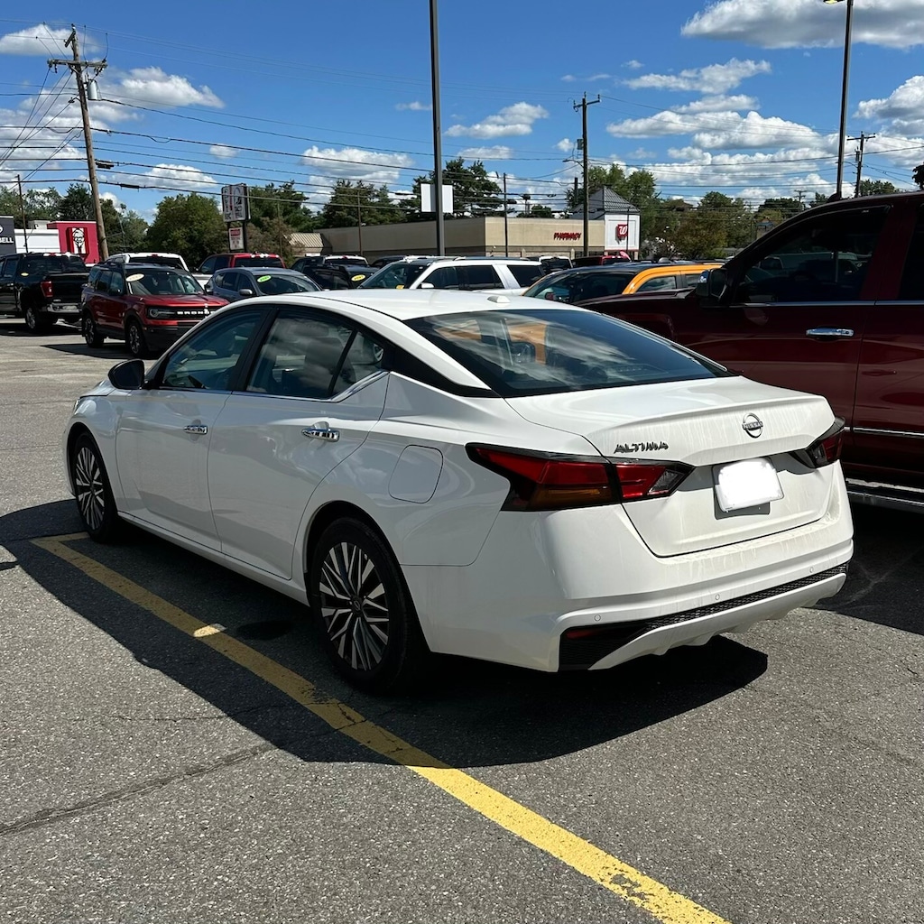 Used 2025 Nissan Altima SV Sedan