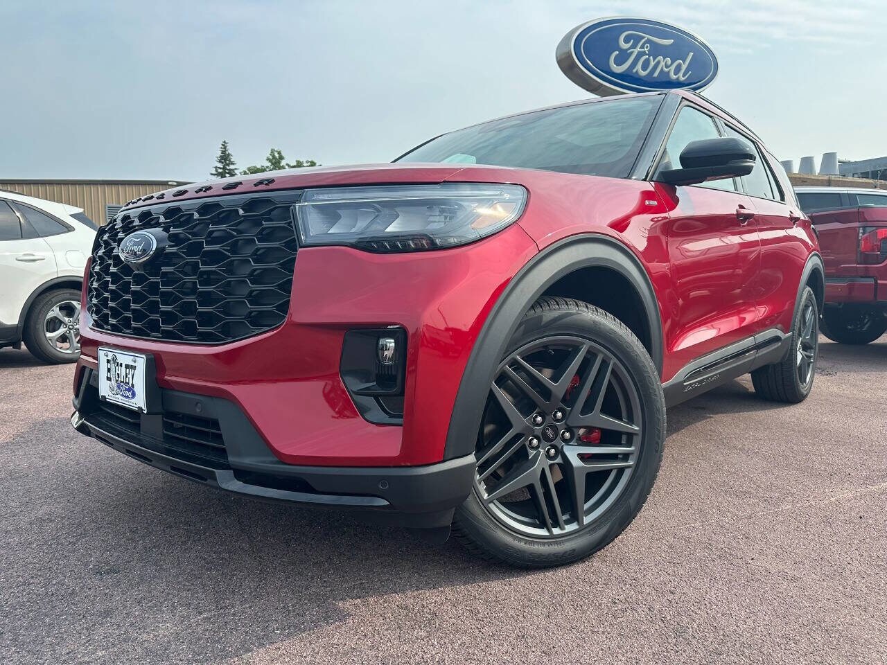 2025 Ford Explorer ST-Line photo 2