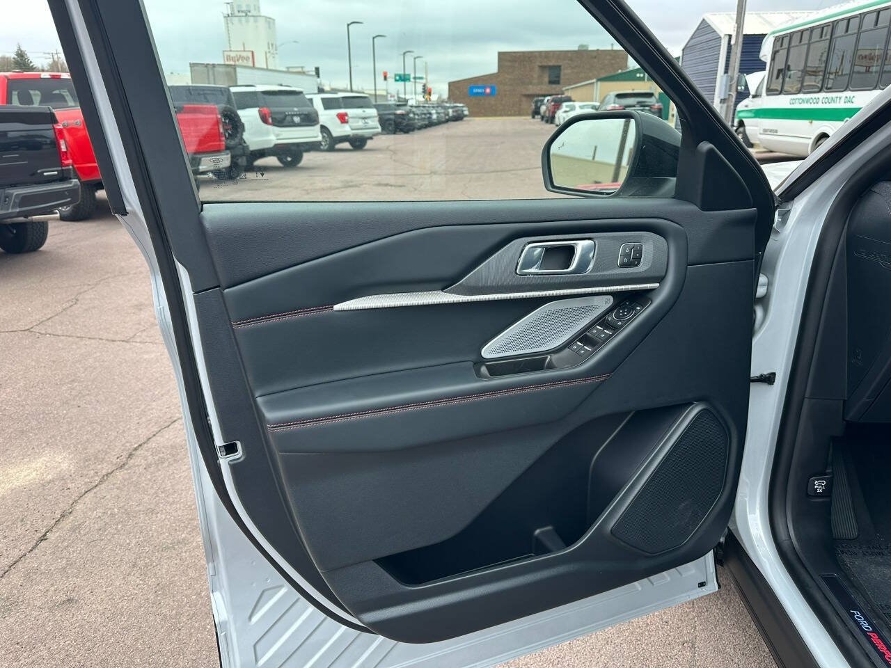 2026 Ford Explorer ST - Photo 11