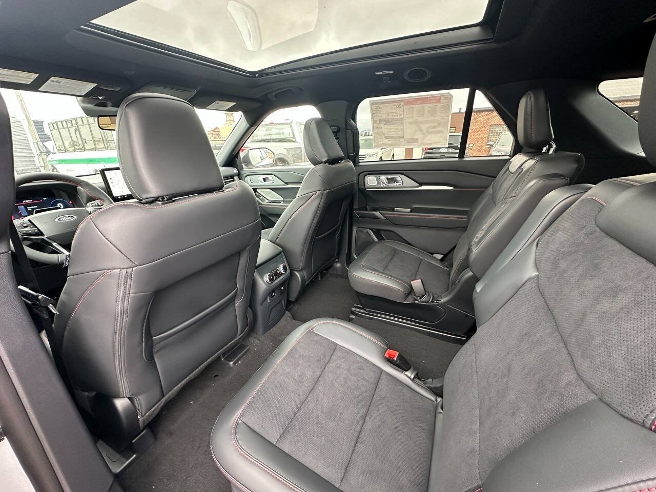 2026 Ford Explorer ST - Photo 17