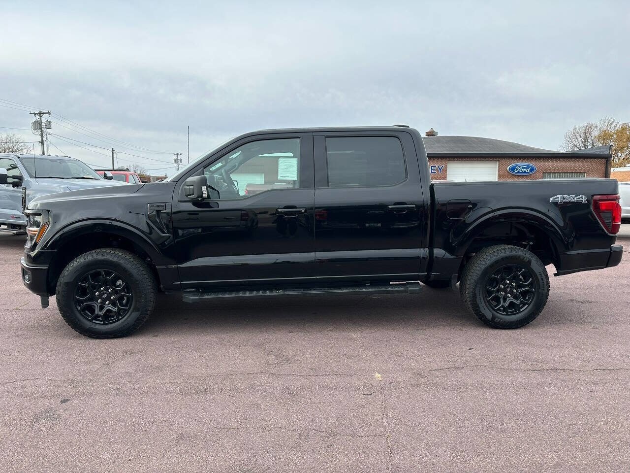 2025 Ford F-150 XLT photo 3