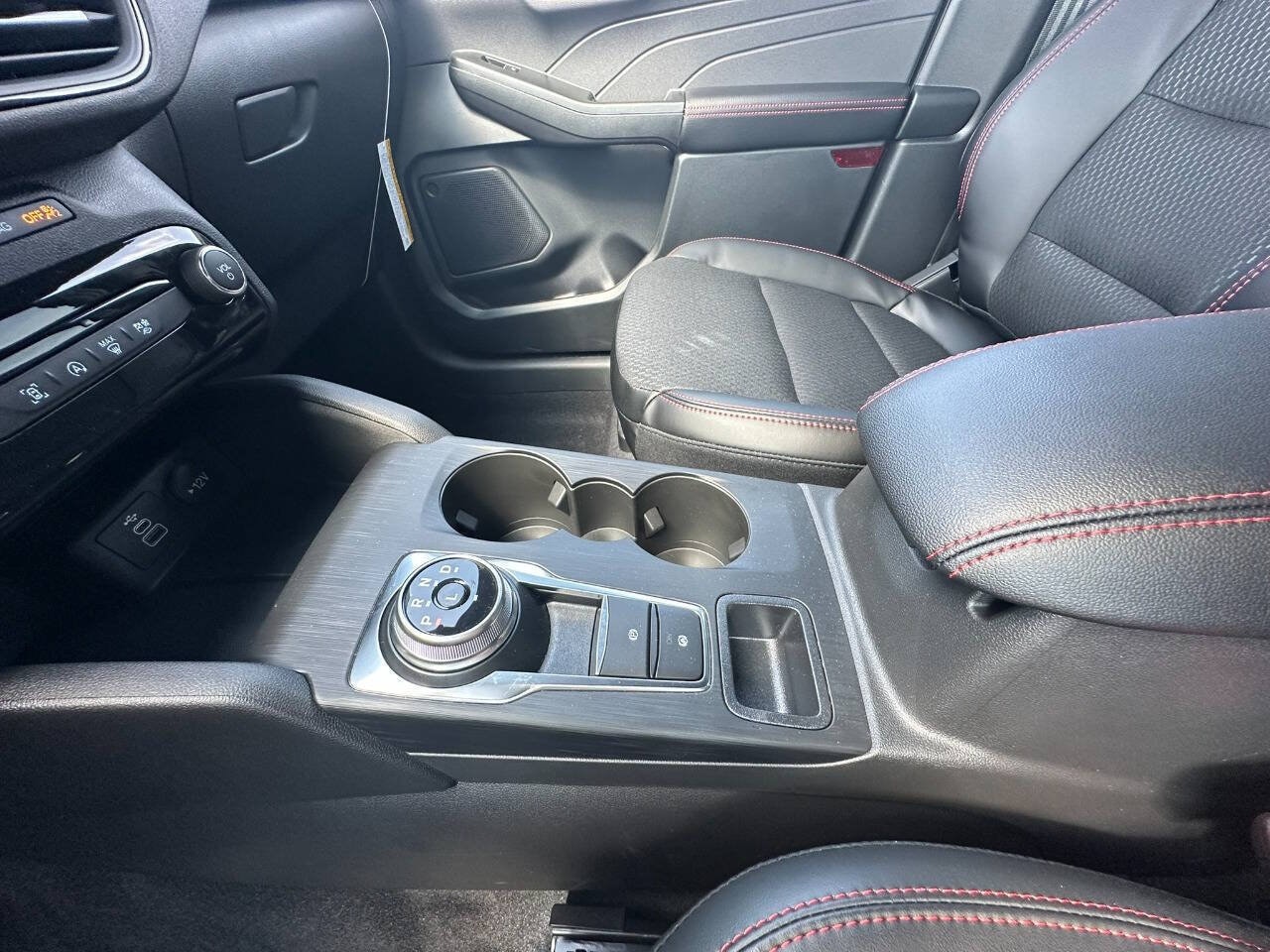 2026 Ford Escape ST-Line - Photo 36