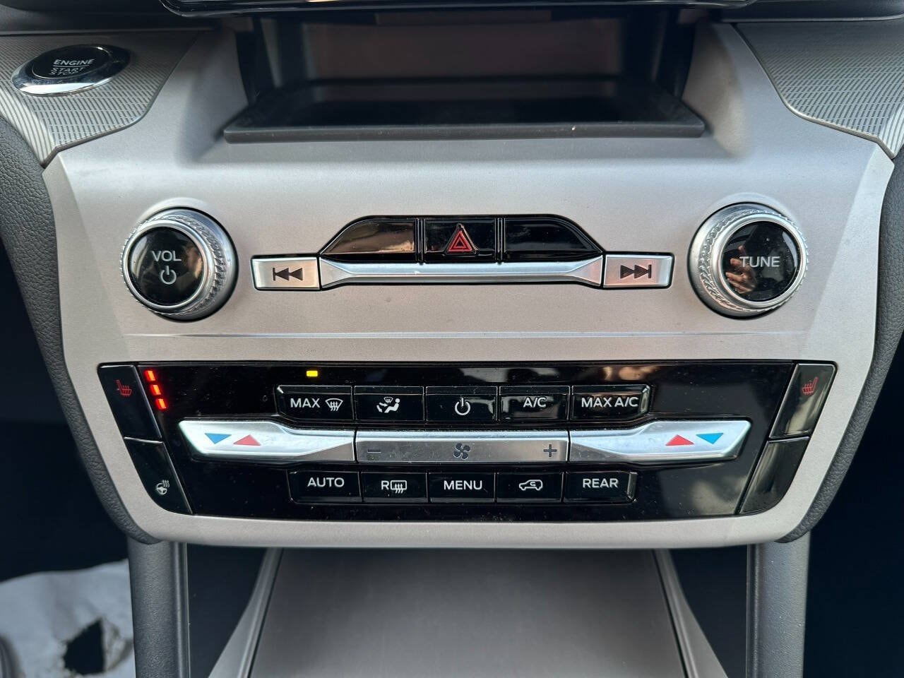 2024 Ford Explorer XLT - Photo 31