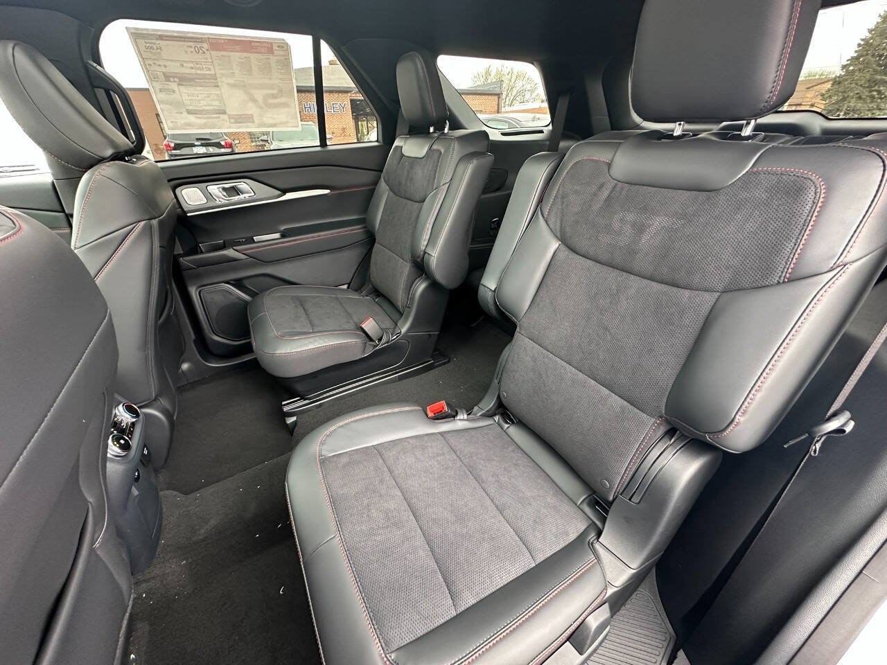 2026 Ford Explorer ST - Photo 18