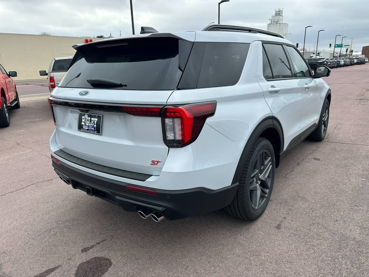 2026 Ford Explorer ST - Photo 6
