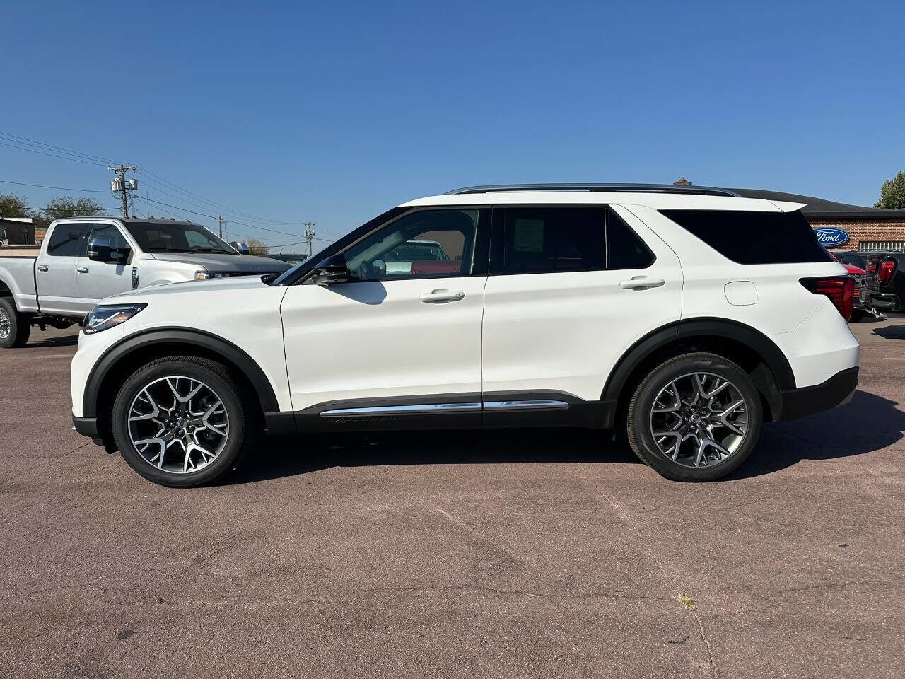 2025 Ford Explorer Platinum photo 3