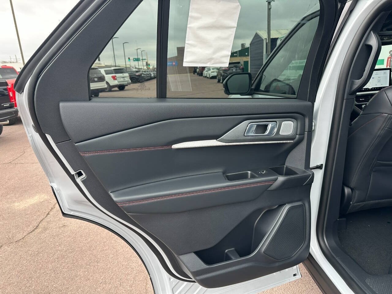 2026 Ford Explorer ST - Photo 12